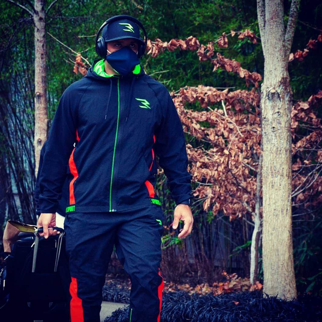 ラッセル・ウィルソンのインスタグラム：「Business Trip.」