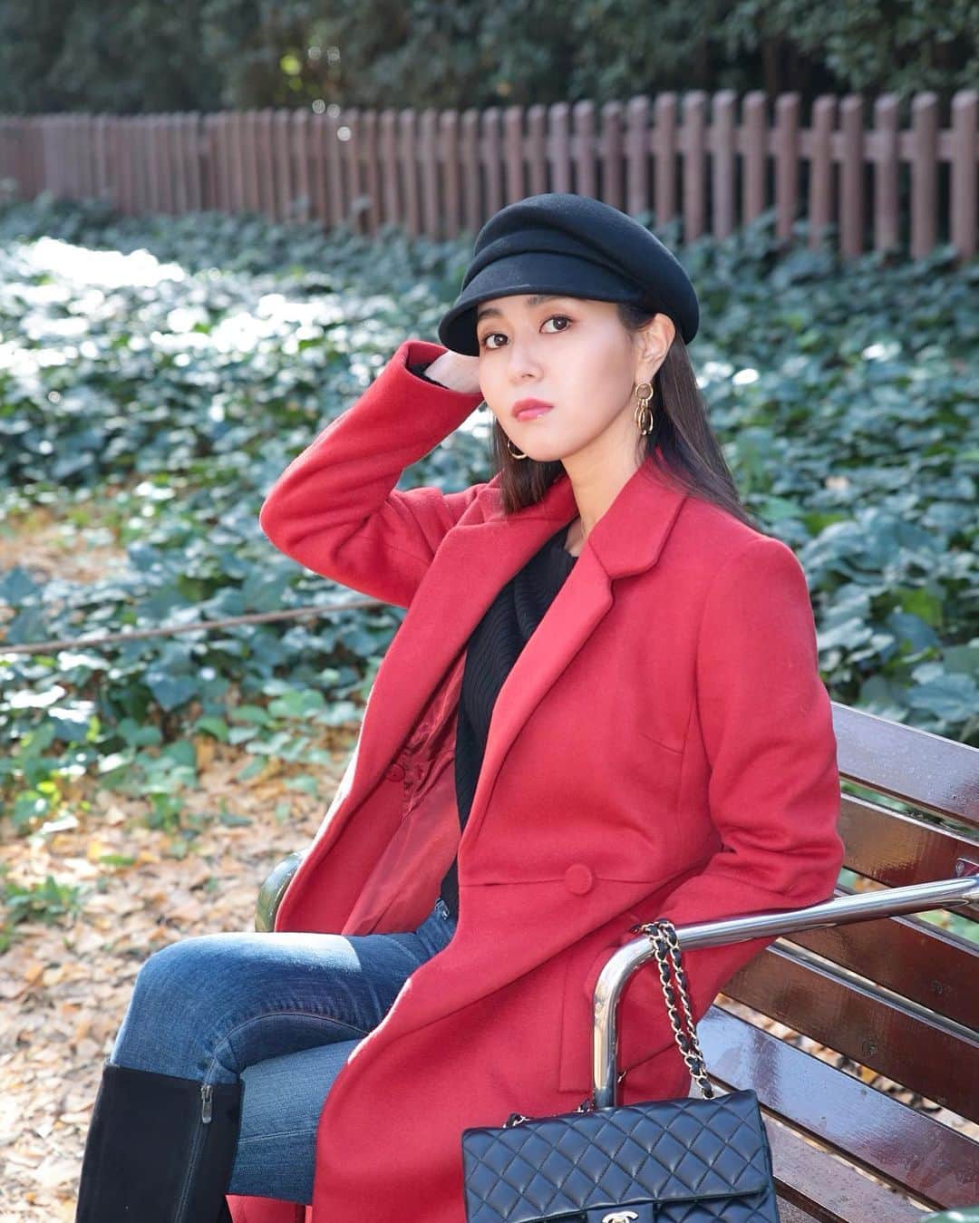 若尾綾香さんのインスタグラム写真 - (若尾綾香Instagram)「☆  赤コート綺麗かわいいなぁ♡ あと！！ 顎のライン綺麗になったかもかも😍 30すぎるとHIFU必須だなと実感する。 医療ハイフの威力凄い！ たるみよさよなら〜  #coat#longcoat#赤コート#カラーコート#HIFU#渋谷の森#医療ハイフ#Eライン#顎ライン#顔スッキリ#ハイフ」12月19日 13時08分 - ayaka_wakao