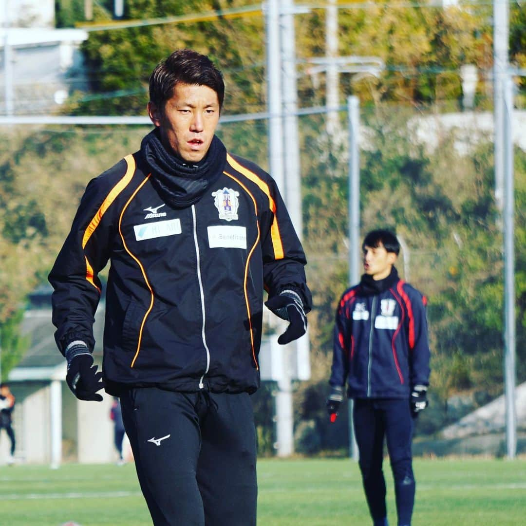 愛媛FCさんのインスタグラム写真 - (愛媛FCInstagram)「明日は…  #松本山雅FC 戦  🗓12月20日（日）14時00分kickoff⚽️ 🆚#松本山雅FC 🏟#サンプロアルウィン  #DAZN  #Jリーグ #ehimefc  #伊豫魂 #ココロハトモニ12 #愛媛一丸 #サッカー #soccer」12月19日 13時24分 - ehimefc12