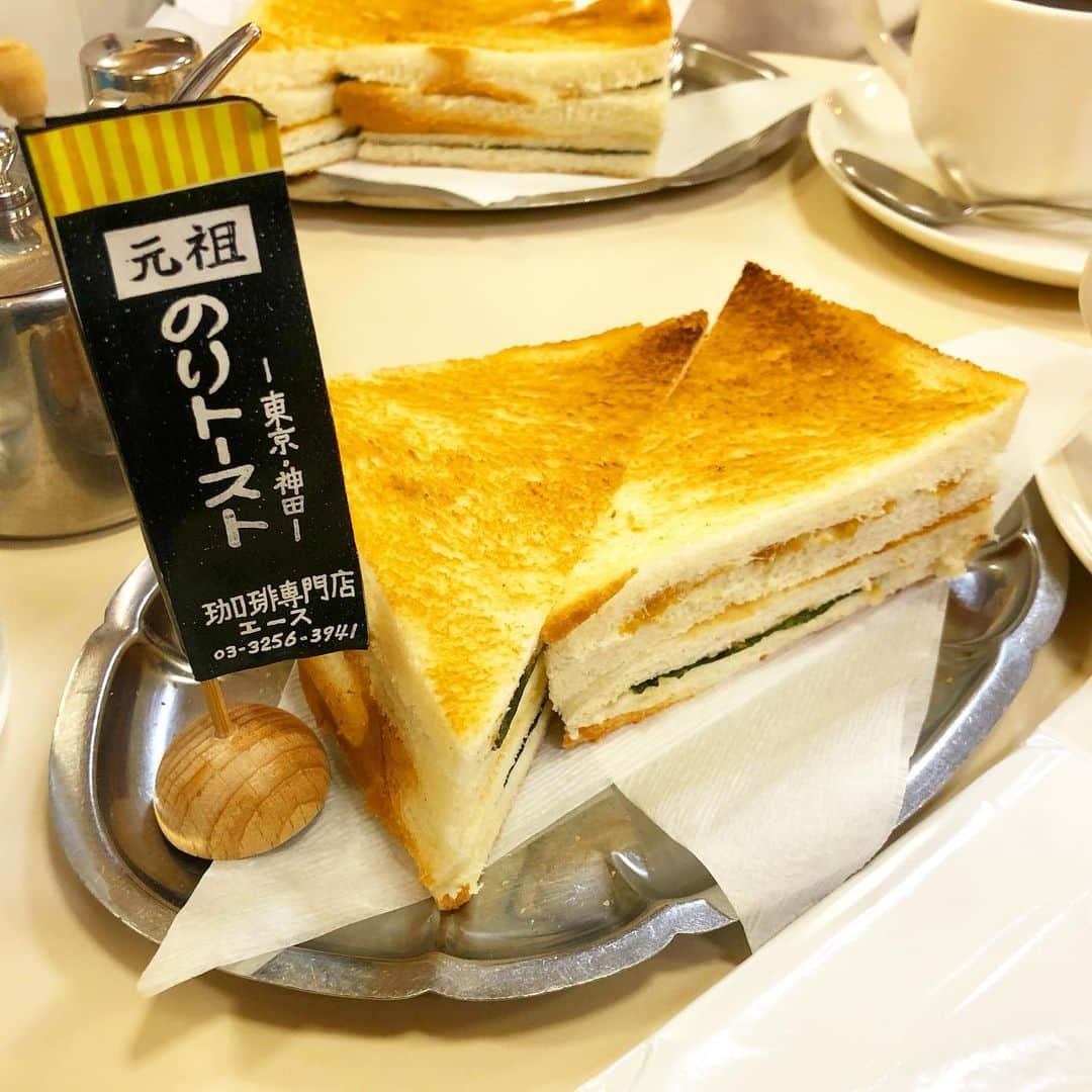 小宮山雄飛さんのインスタグラム写真 - (小宮山雄飛Instagram)「最近、あえて外にモーニングを食べに行くことが多いのですが、久しぶりにこちらに。このご時世だから空いてるかと思いきや、ほぼ満席。さすがの人気店。　#元祖のりトースト」12月19日 13時20分 - yuhikomiyama