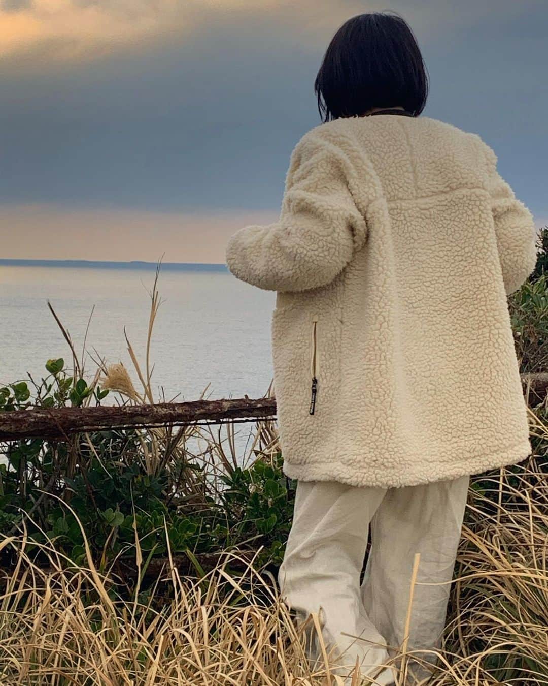 風間ゆみえのインスタグラム：「加唐島から見る美しい水平線があまりにもきれいで駆け寄るかずちゃん　@kazukovalentine   美しいものに惹かれるこのとき、本当に幸せ…」