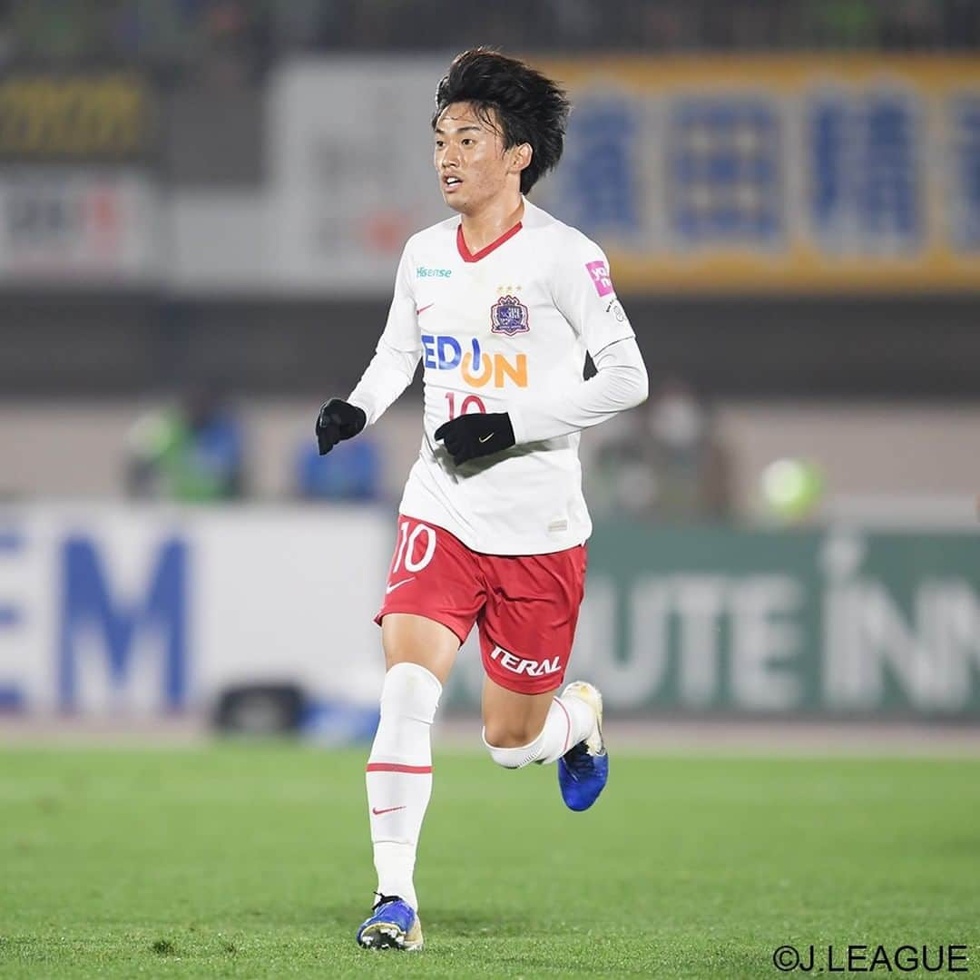 サンフレッチェ広島さんのインスタグラム写真 - (サンフレッチェ広島Instagram)「. ⚽️明治安田生命J1リーグ第29節　試合結果⚽️ 湘南ベルマーレ　1-1　サンフレッチェ広島 前半：1-0 後半：0-1 【得点者（広島のみ）】川辺駿  前半早々に失点しながらも、後半から怒涛の攻勢。途中出場した川辺駿選手が勢いをもたらし同点に追いついたものの、あと一歩及ばす、アウェイで勝点1に終わりました。  #野津田岳人 選手 #清水航平 選手 #大迫敬介 選手 #櫛引一紀 選手 #松本大弥 選手 #森島司 選手 #ドウグラスヴィエイラ 選手 #川辺駿 選手 #sanfrecce #積攻」11月25日 22時27分 - sanfrecce.official