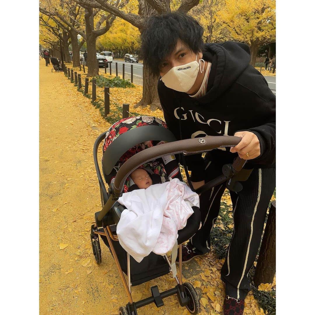 川崎希さんのインスタグラム写真 - (川崎希Instagram)「ベビーカーでスヤスヤ👶🌟🌟🌟」11月25日 20時51分 - kawasakinozomi