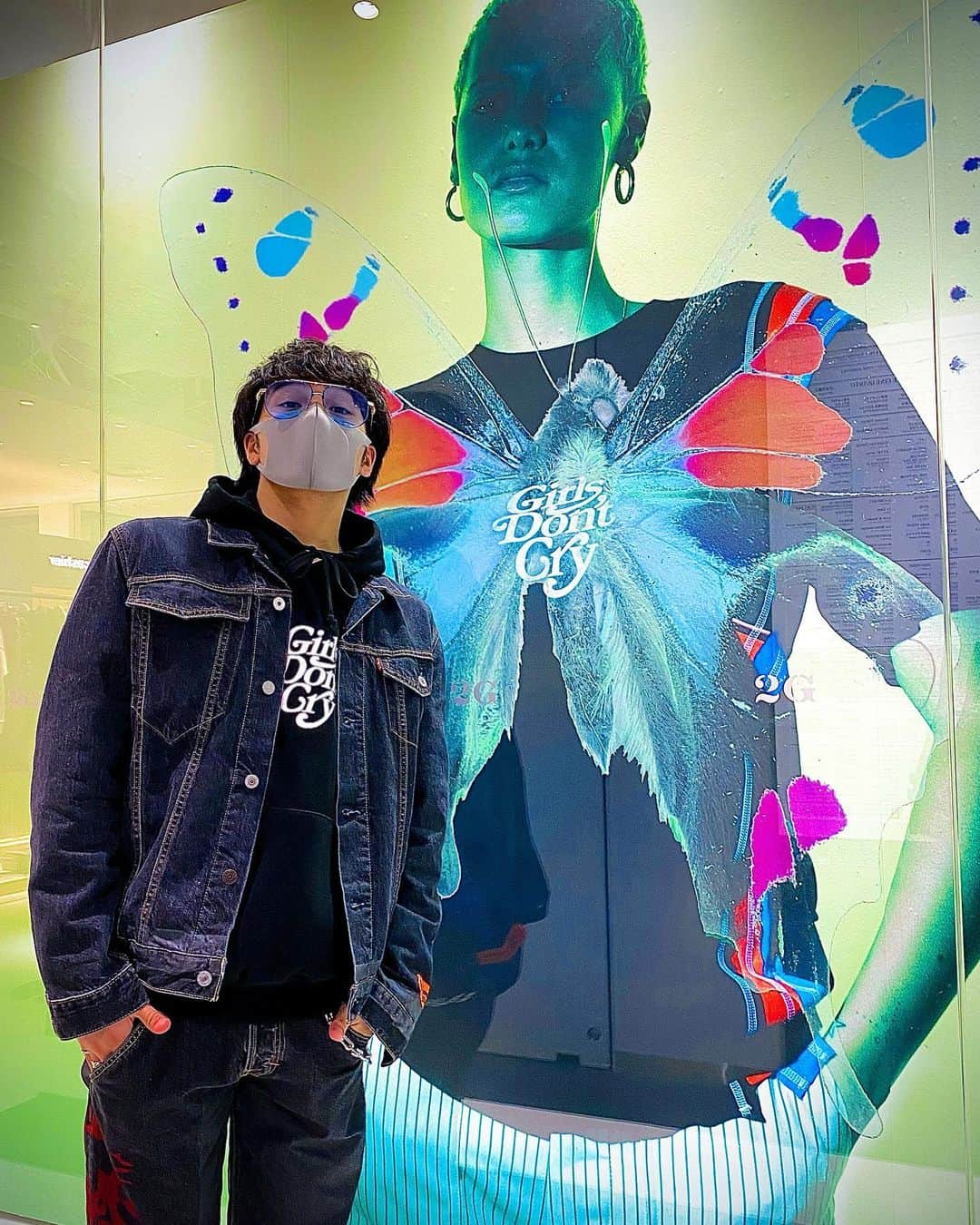 荒木駿平のインスタグラム：「Girls,Don'tCry  🙂✖︎🦋  @verdy @needles_tokyo_official  #2G #proomtheworld」