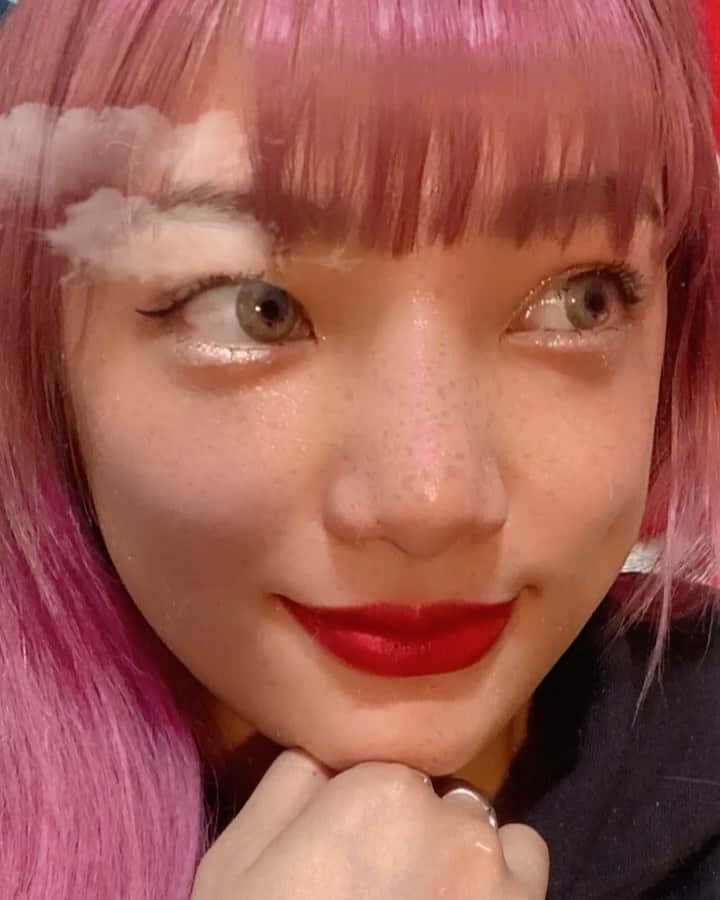 須田アンナのインスタグラム：「. ｶﾗｺﾝ 赤ﾘｯﾌﾟ ｷﾗｷﾗｼｬﾄﾞｳ ｷﾗｷﾗﾊｲﾗｲﾄ ぜーんぶ女の子味方❤️」