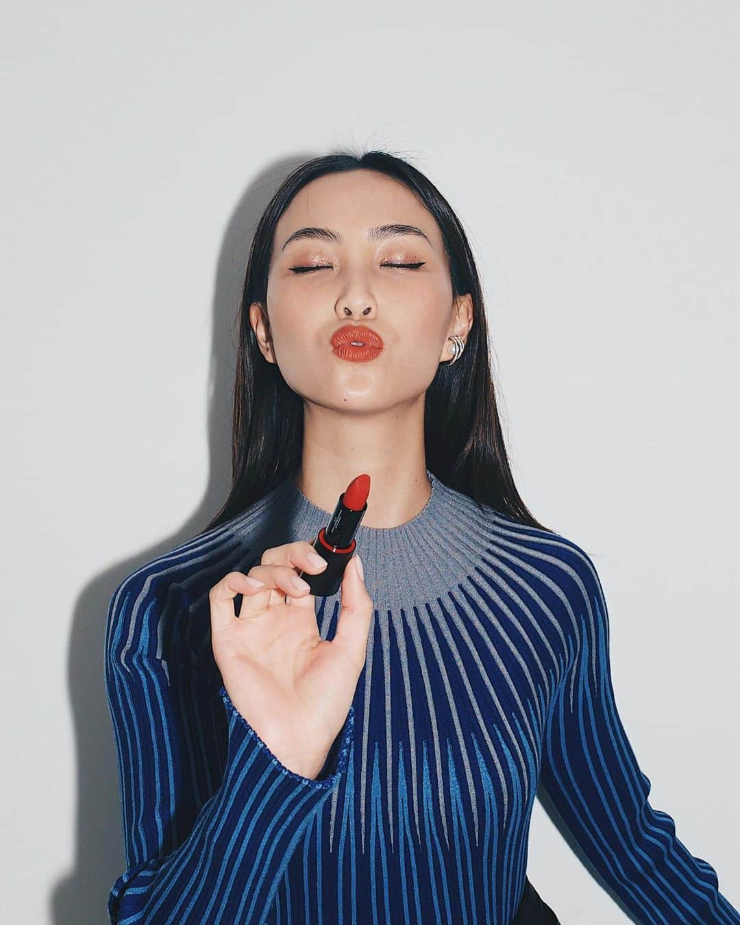 ソニアさんのインスタグラム写真 - (ソニアInstagram)「Ready to be the Santa of attention (haha 🎅) with these Armani Beauty Venezia collection lippies & Power Fabric foundation! You can totally sleigh this look too by shopping the collection at TANGS.com now!   @armanibeauty #armanibeauty #sp」11月25日 21時05分 - soniachew