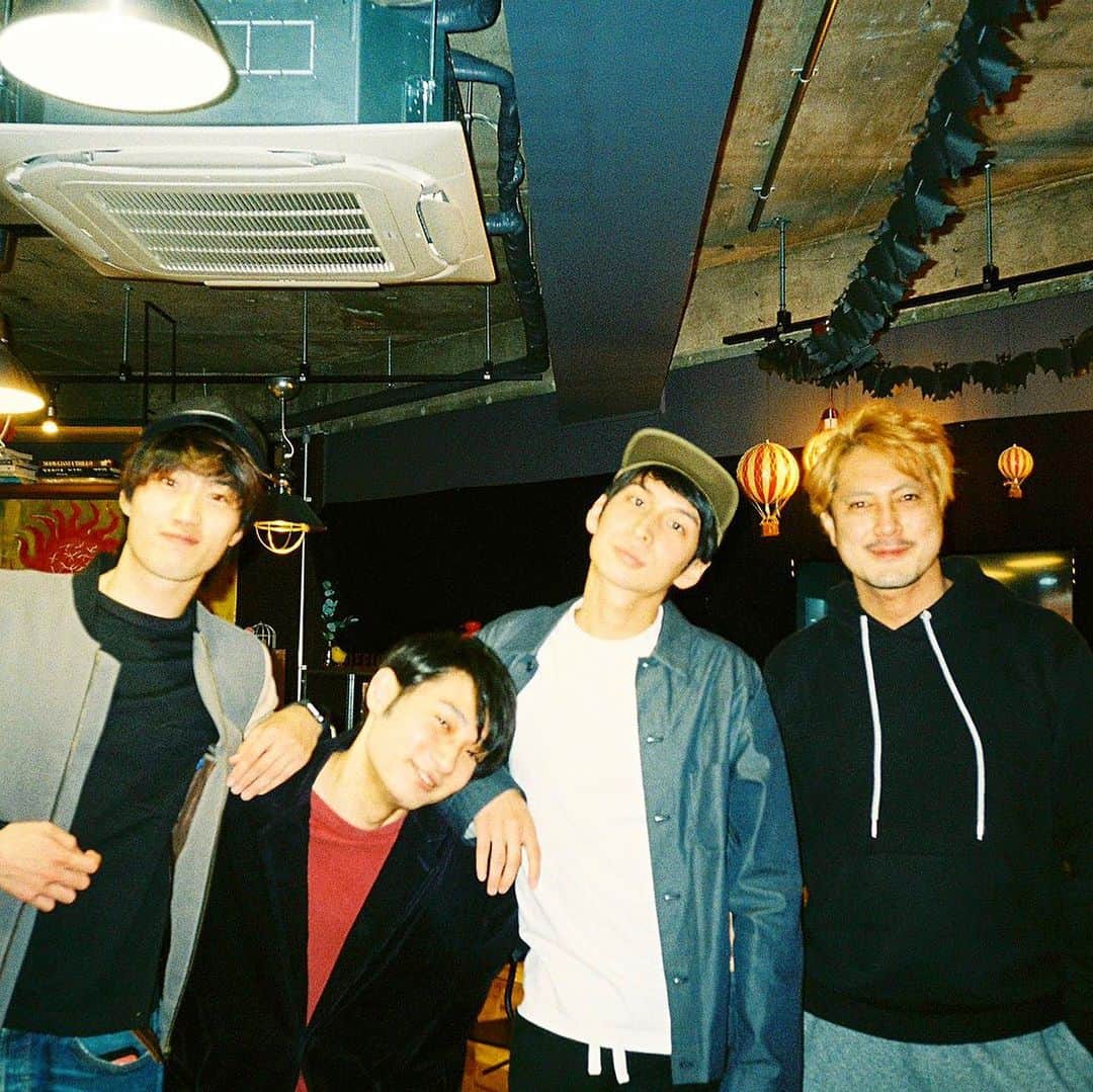 成松修さんのインスタグラム写真 - (成松修Instagram)「演出した公演「時間(とき)のしずく」終演からちょうど1ヶ月 みんな良い顔してる  次は劇場での舞台を経験させてあげたい。板の上に上がる空気感や意味や意義を感じて欲しい。  上を目指して 世の中に知ってもらう がんばろ。  #時間のしずく #公演 #舞台 #俳優 #演出 #acting #actor #director」11月25日 21時06分 - ore_osamu