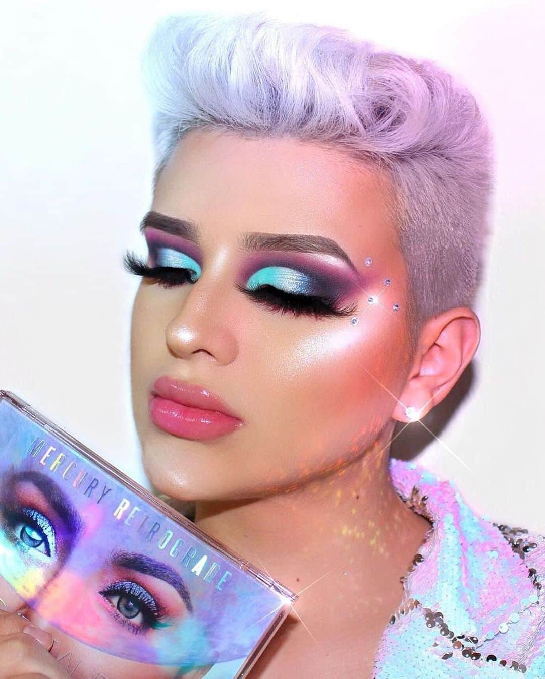 Huda Kattanさんのインスタグラム写真 - (Huda KattanInstagram)「Which #hudabeauty eyeshadow palette is your FAV? Treat yourself✨as Mercury Retrograde is currently on 40% OFF my loves!!!😍😱 #hudabeautyblackfriday ⠀⠀⠀⠀⠀⠀⠀⠀⠀ reposting these stunning #hudabeautymercuryretrograde looks by @cilibling @marisolbautistaa  @itschrisfigueroa @katie_michaelis46 @dianamaria_mua @briann @beauty_by_lida.k」11月25日 21時09分 - hudabeauty