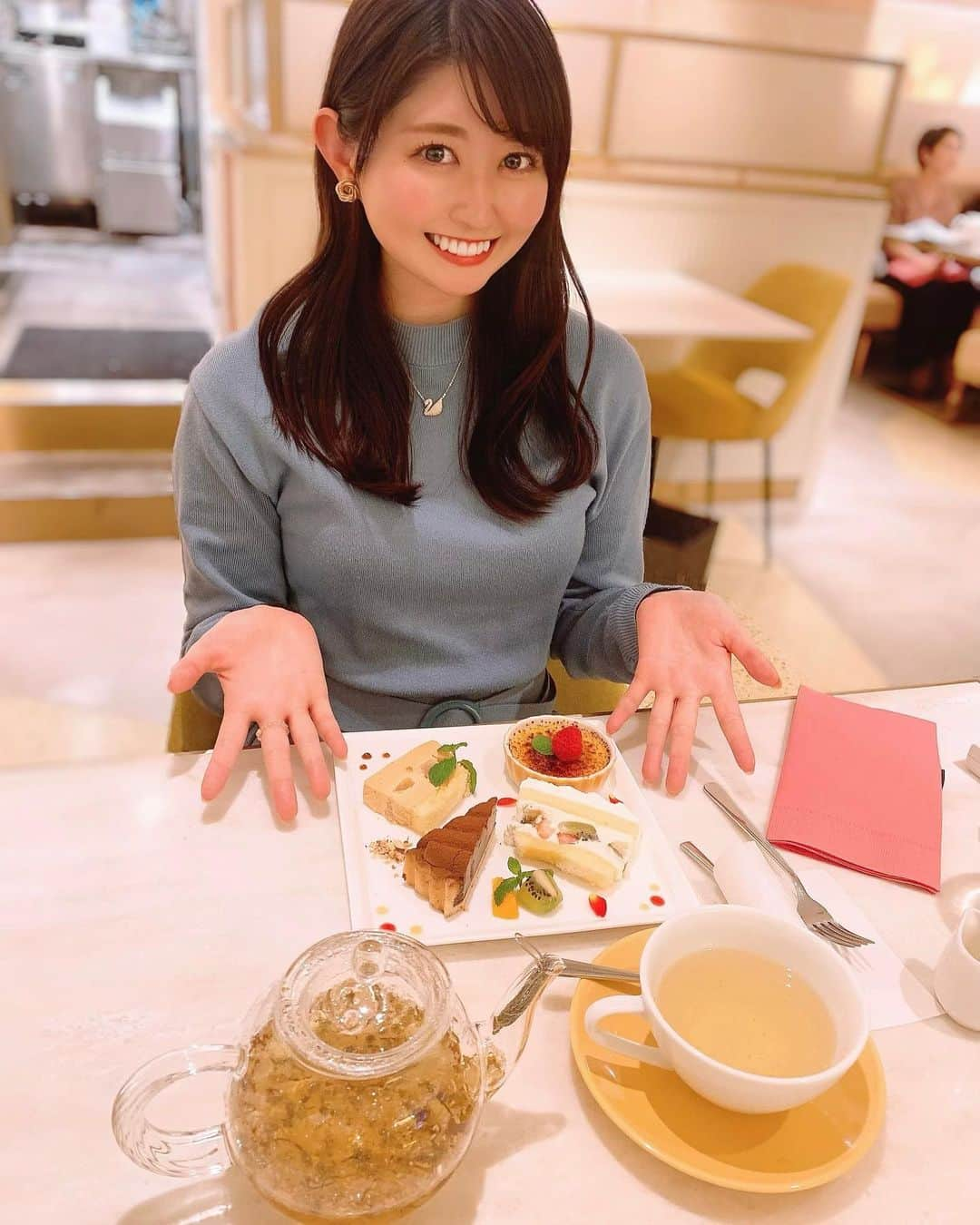 坂口莉果子さんのインスタグラム写真 - (坂口莉果子Instagram)「リフレッシュ🍃🍭 ・ ・ ・ #tokyo #japan #cafe #shibuya #loccitane #loccitanecafe #winter #autumn #fashion #sweets #teatime #november #東京カフェ #東京 #カフェ #ロキシタン #ロキシタンカフェ #渋谷 #渋谷カフェ #日本 #スウィーツ #ケーキ #デザート #ハーブティー #冬 #2020 #11月」11月25日 21時10分 - rikakosakaguchi