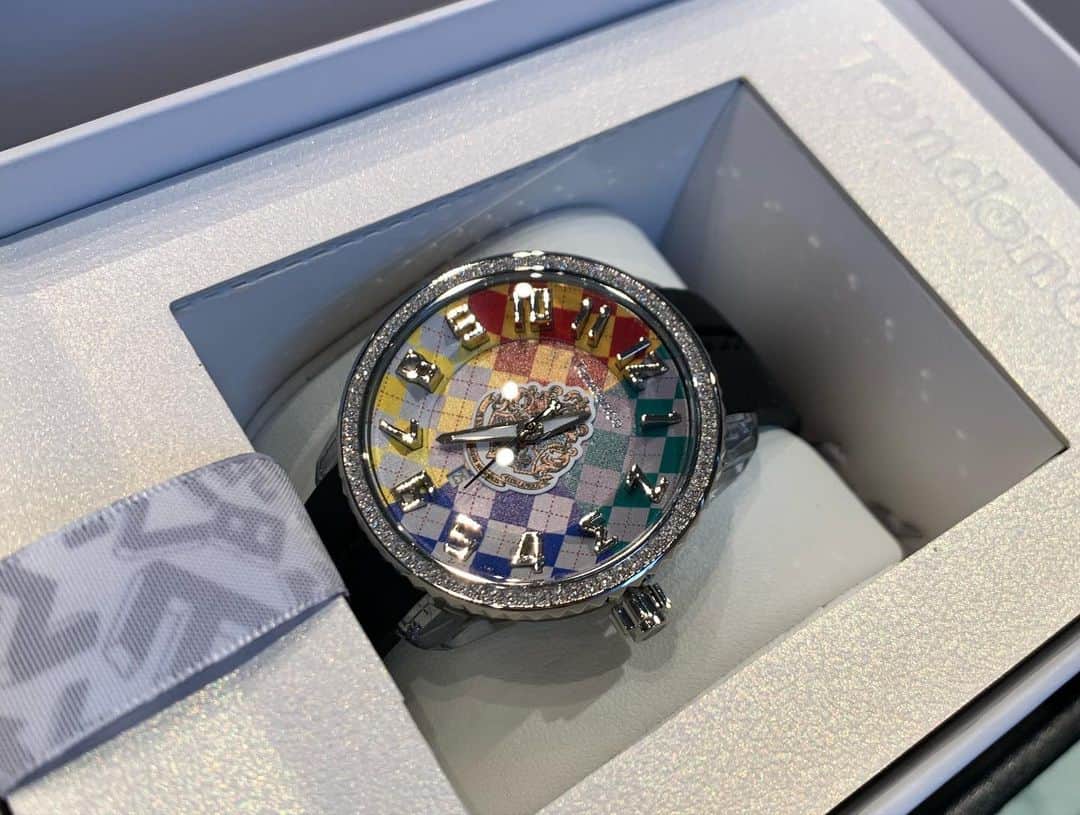 小林麗菜さんのインスタグラム写真 - (小林麗菜Instagram)「・ ・ スイス発の時計ブランド @tendencejapan と、 ハリー・ポッターがコラボした腕時計💜  ハリー・ポッターと賢者の石が初めて日本で公開された 2001年12月1日に合わせて発売されるそうです！  3種類ともTendenceさんならではのこだわりとハリーポッターの世界観が詰め込まれていてどれにするか選べないほど素敵でした☺️  オタクにはたまらんよ🤤  腕を見るたびうっとりニヤニヤしてしまいます💓  #ハリーポッター #Tendence」11月25日 21時22分 - reina_kobayashi