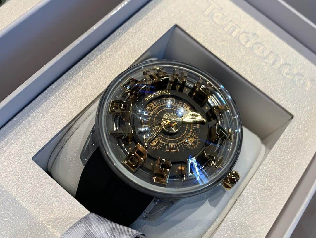 小林麗菜さんのインスタグラム写真 - (小林麗菜Instagram)「・ ・ スイス発の時計ブランド @tendencejapan と、 ハリー・ポッターがコラボした腕時計💜  ハリー・ポッターと賢者の石が初めて日本で公開された 2001年12月1日に合わせて発売されるそうです！  3種類ともTendenceさんならではのこだわりとハリーポッターの世界観が詰め込まれていてどれにするか選べないほど素敵でした☺️  オタクにはたまらんよ🤤  腕を見るたびうっとりニヤニヤしてしまいます💓  #ハリーポッター #Tendence」11月25日 21時22分 - reina_kobayashi