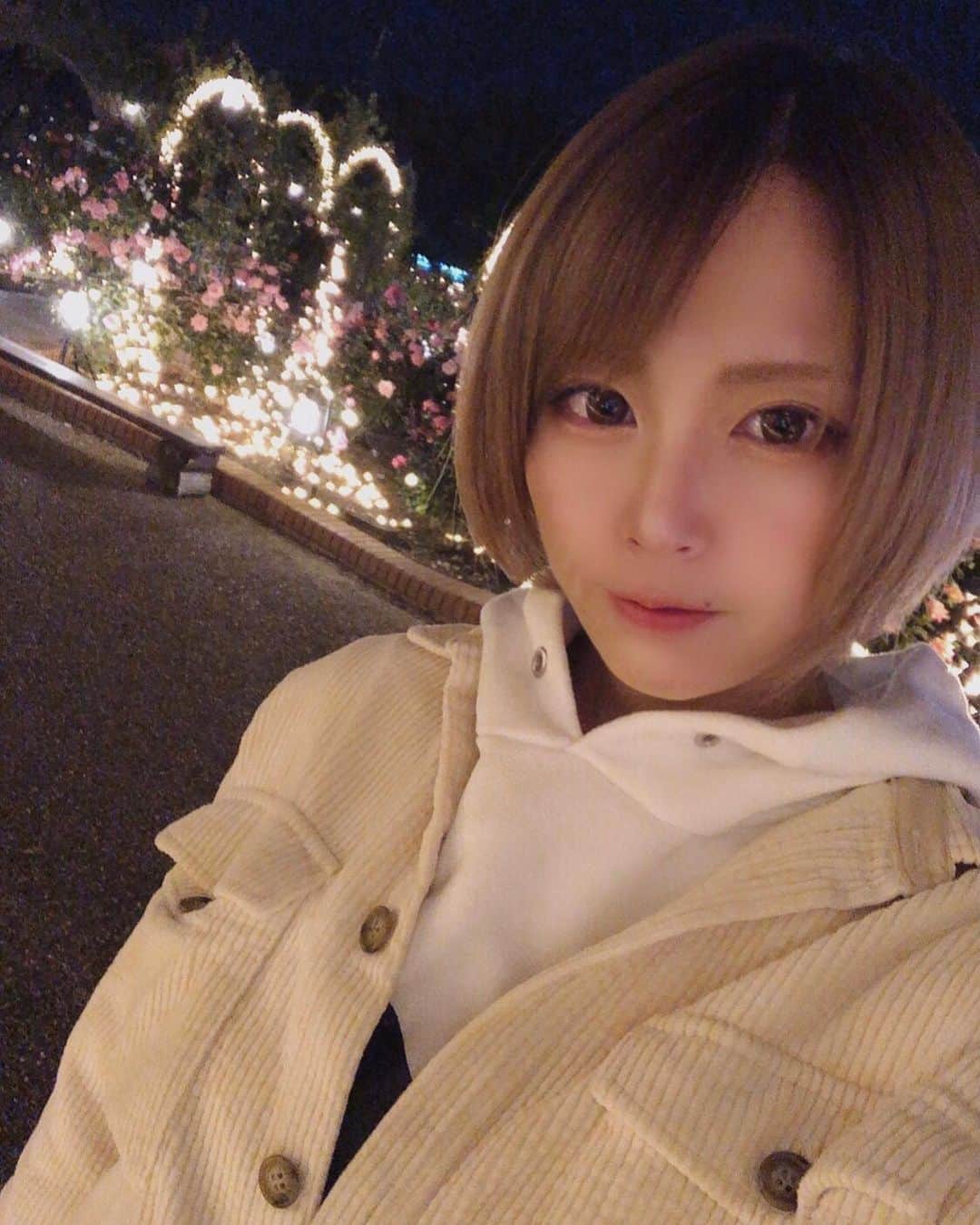 篠崎ゆうきのインスタグラム：「★  ひらぱー🎠🎡🎢 イルミネーションキレイだった♡  #ひらかたパーク  #イルミネーション #遊園地 #さむーい #コロナ対策 #風邪引かないように #手洗いうがい忘れずに  #気をつけてくださいね #篠崎ゆうき」