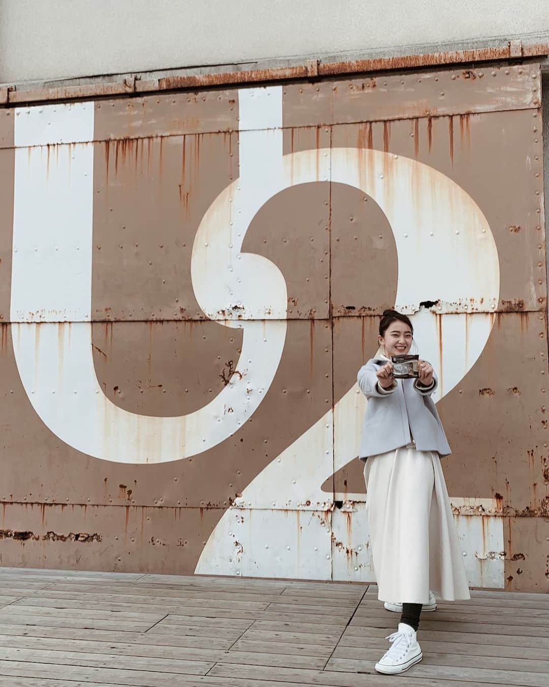 𝐊𝐚𝐤𝐢𝐠𝐢𝐅𝐮𝐤𝐚のインスタグラム：「． ． やっっっと。🧣🤎 ． セブン寄るたびに探してたのに ぜーんぜんなくて食べられへんかなあ、、って 思ってたんやけど尾道駅で発見したのだ✌🏼✨ ． #この恋あたためますか  大好きなドラマに大好きなエンディング。 ． 冬って早く終わって欲しい！って思うけど クリスマスだけは楽しみ🎅🏼💭 ． クリスマスソングって気分上がりまくりで 真夏でも聴いてたくらいやから やっと。って感じ☺️♥︎」