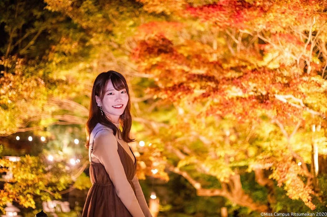 齋藤佳穂のインスタグラム：「金戒光明寺特別夜間拝観🍁 12月6日までです♪ ((( @kurodani1175 )))  supported by @takamibridal_wakon  本日も投票#かポチ お願いします🥺🥺  #くろ谷さん #金戒光明寺 #紅葉 #特別夜間拝観 #浄土宗 #京都 #京都観光 #京都紅葉 #京都散策 #紅葉狩り #紅葉ライトアップ #京都観光スポット #kyoto #kyotographie #kyotojapan #kyotogram #kyototemple #kyoto_style」