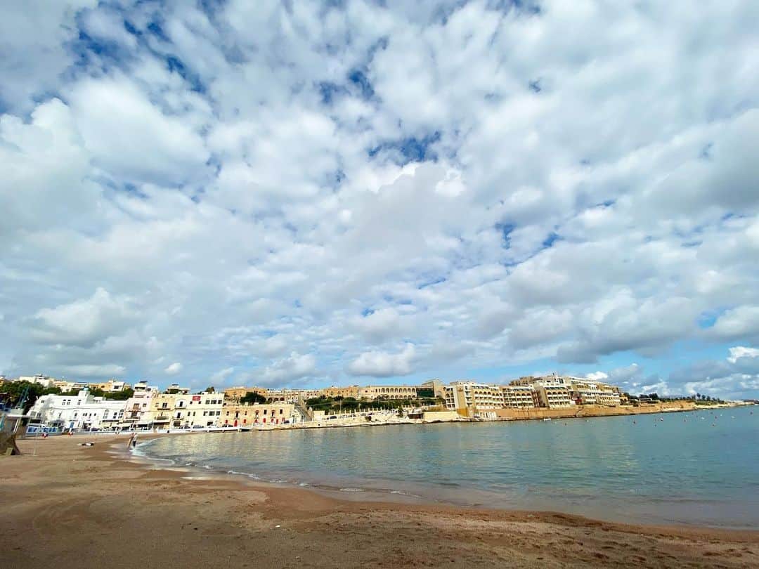 荒尾茉紀のインスタグラム：「マルタ🇲🇹いつか行ってみたいなぁと思ってた国😊こんな時期だけど……家族ふくめ送り出してくれた人たちに感謝してます🙇‍♀️さぁ今日は何しよ♪明日は何しよ♪明後日は何しよ♪1ヶ月の予定0（笑）  #malta #マルタ  #賛否両論あるだろうなぁ」