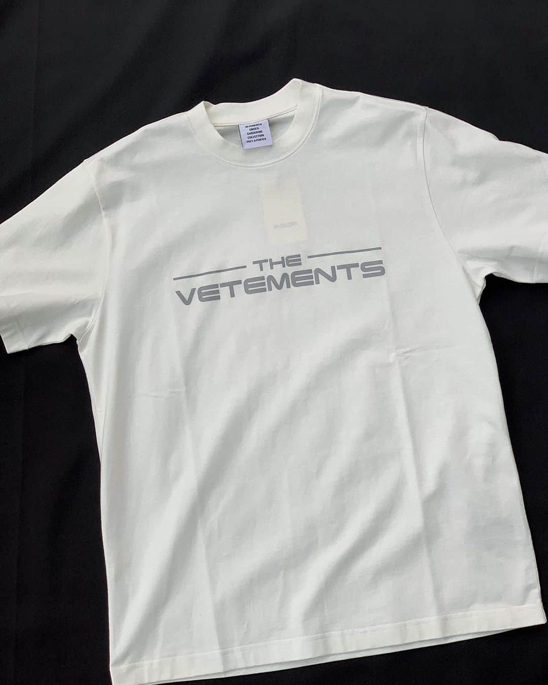 AYINさんのインスタグラム写真 - (AYINInstagram)「・ ・ ・ New arrival...✔️ @vetements_official ⇢ ⇢ ⇢・ ・ ・ ・ ・ ・ ・ ・ ・ ・ ・ #vetements #AYIN  #pufferjacket #tshirt」11月25日 21時37分 - ayin_japan