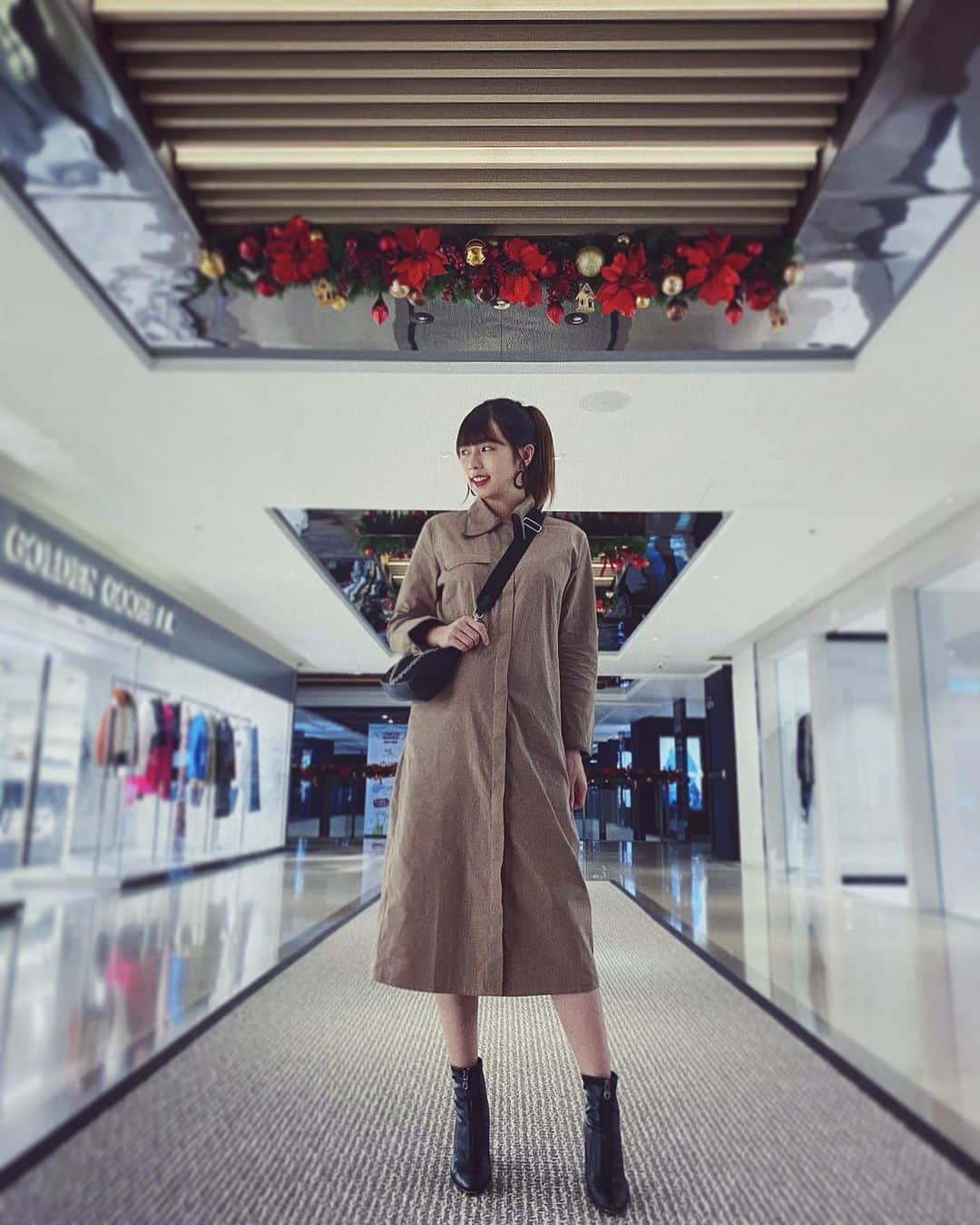 Dewi Chienのインスタグラム：「💁🏽‍♀️稍早在story上給大家發問，統整了些最多人好奇的～ - 1、身體都健康嗎？有什麼不舒服嗎？ 除了前三個月每天都會想吐乾嘔外，目前只有偶爾腰痠，然後可能食慾算好有點困擾⋯阿！還有變得很愛睡⋯ - 2、寶寶是男生？還是女生？ 我們還不知道喔～預計下個週末應該會來辦一個簡單的性別趴！到時候再來跟大家分享（第六感猜是女生💕 - 3、肚子感覺好大是幾週了？ 幾週的部分先不公開⋯不過我好像真的算蠻顯肚，大家都說以我的週數加上又是第一胎這樣有點偏大。（但醫師檢查寶寶大小都正常也健康所以就讓肚子自由發展吧～」