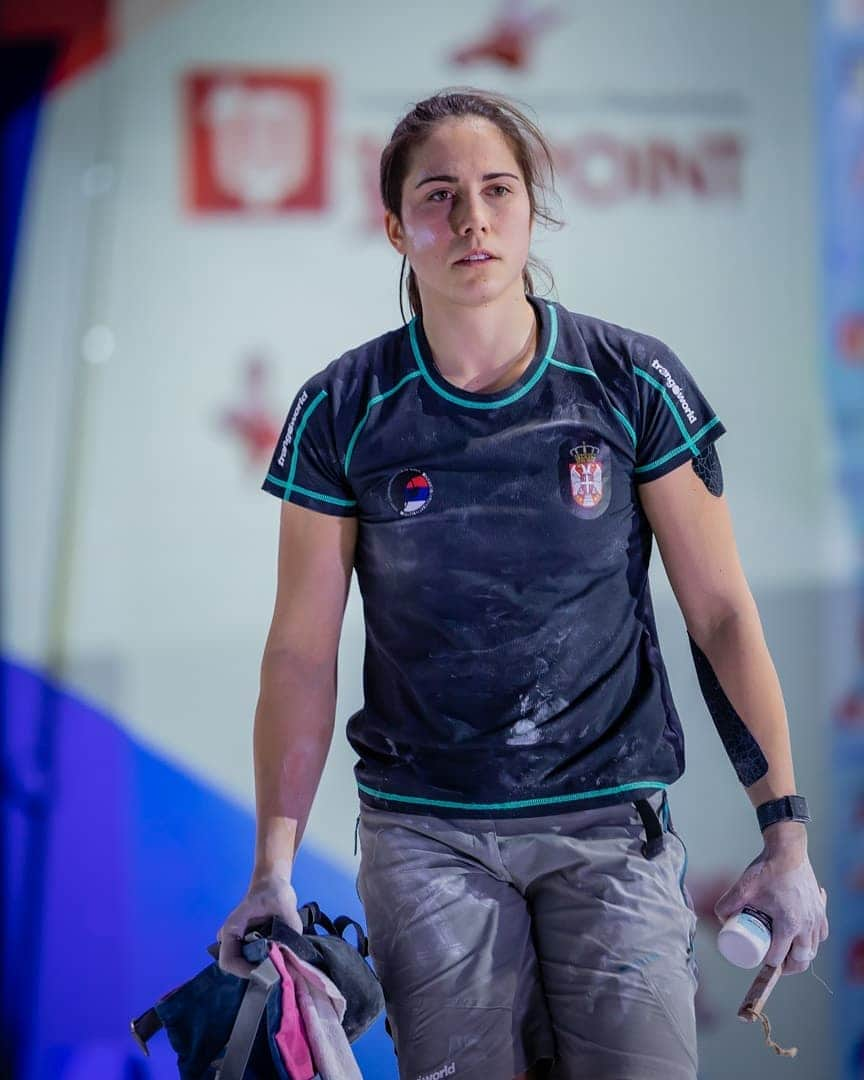 スターシャ・ゲージョさんのインスタグラム写真 - (スターシャ・ゲージョInstagram)「Ultra-try-hard faces from the bouldering finals a few nights ago. It took a lot from me to grab the bronze 🥉 at the last moment... I honestly hoped for a fresher state and a better performance, but I guess that is the price of being out of international competitions for two seasons.   Also I kind of expected more diversity in style, but that is not a thing to complain about 😅  However, I am glad to be through in the combined round that starts on the 27th.  Let's keep giving fair and respectful fights in every round!  @scarpaspa @trangoworldofficial @wingschalk @morphoholds #echmoscow2020 @ifsclimbing @russiaclimbing #bouldering」11月25日 21時43分 - gejostasa