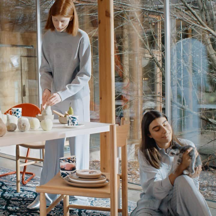 マリメッコのインスタグラム：「Timeless design, thoughtful gifts. Timelessness and longevity are at the heart of our design philosophy, and our original prints and colors bring joy year after year. From small treats to more prominent presents, Marimekko gifts keep on giving. Explore our gift guide at marimekko.com or get inspired in-store. #marimekko」