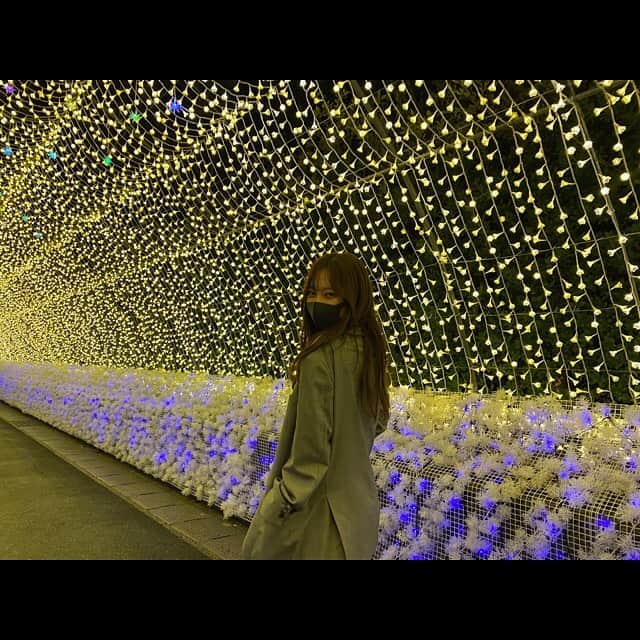 日高優月さんのインスタグラム写真 - (日高優月Instagram)「☺︎☺︎☺︎ . . なに撮ってるんだよーの顔 . イルミネーションってあがるよね、好き . . #イルミネーション #なばなの里 #光のトンネル」11月25日 22時00分 - yuzukihidaka_0401