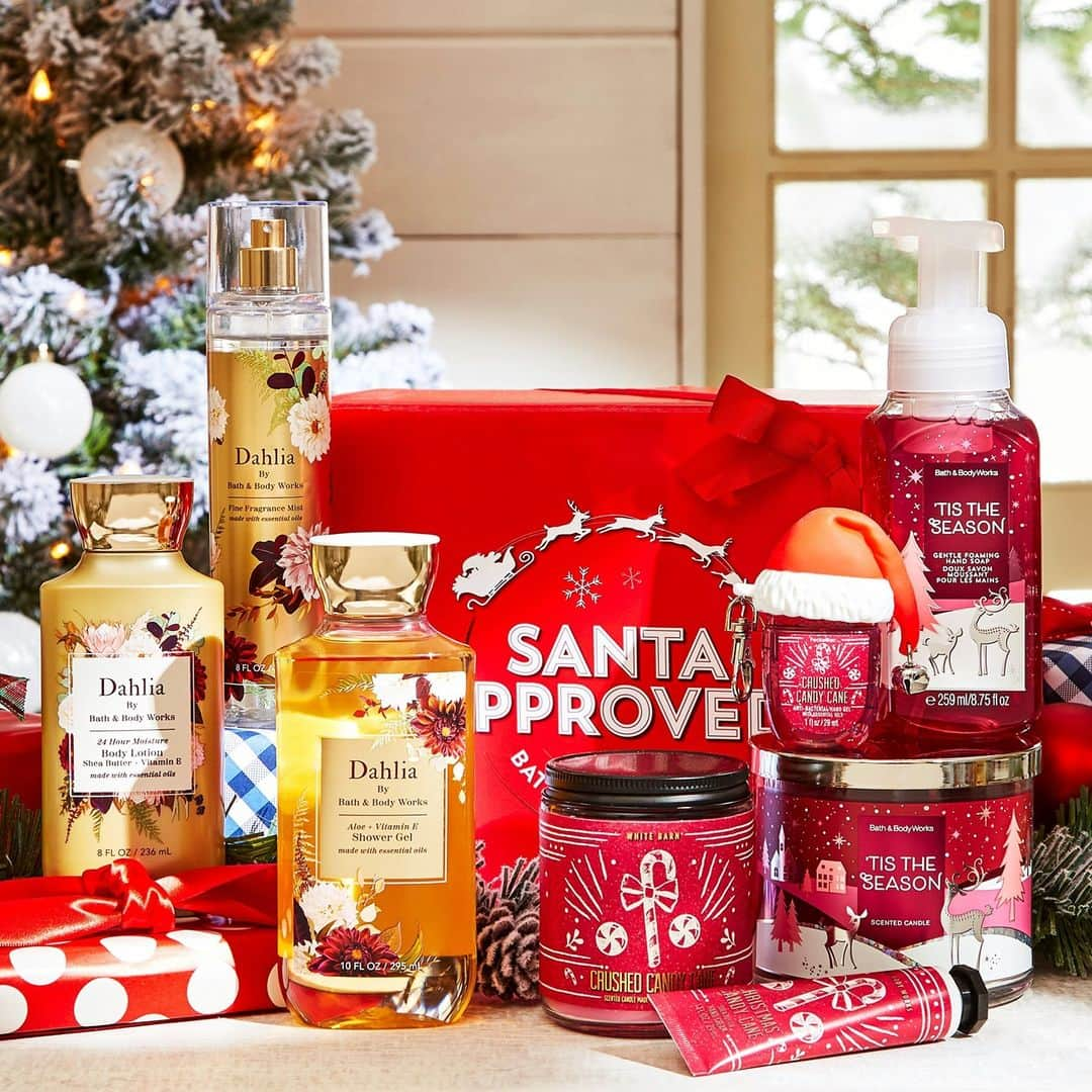 Bath & Body Worksさんのインスタグラム写真 - (Bath & Body WorksInstagram)「THIS JUST IN: 9 Santa-approved gifts (including 2 Candles!) for $30 with any $30 purchase — wrapped & ready to GIVE (& over $100 value 🙀)! Tag someone to drop a gift hint 😉 then head to Stories to get a closer look 👀 at what’s inside!」11月25日 22時00分 - bathandbodyworks