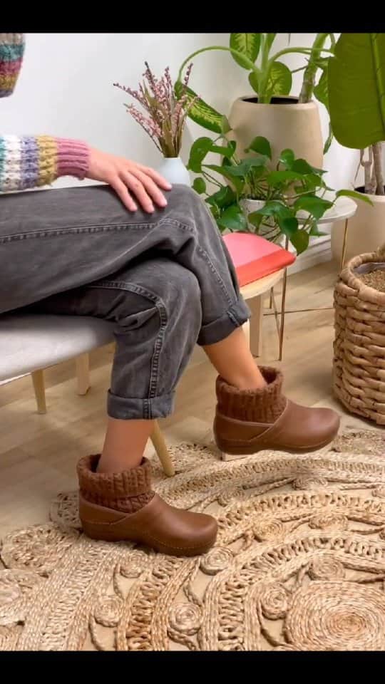 ダンスコのインスタグラム：「Black or brown? Tell us in the comments!」