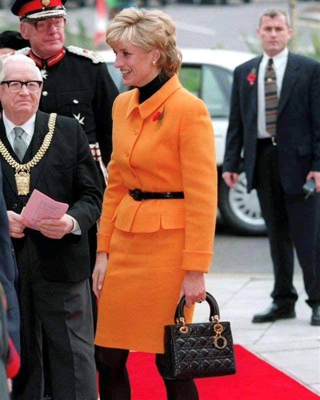 クリスチャンディオールさんのインスタグラム写真 - (クリスチャンディオールInstagram)「As an immediately iconic object of desire, Diana, Princess of Wales was rarely without a #LadyDior bag during her official appearances, such as this visit to the Liverpool Women's Hospital in 1995. An emblem of timeless modernity, it is forever associated with the extraordinary aura of the Princess, a fascinating figure explored in season four of @TheCrownNetflix on @Netflix. © Tim Rooke / Rex Features / SIPA」11月25日 22時00分 - dior