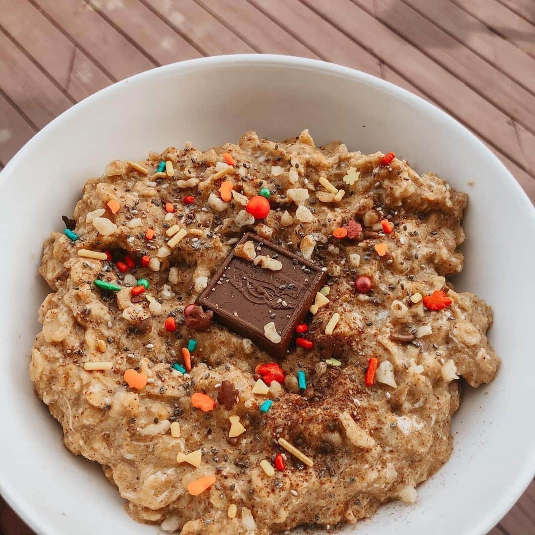Flavorgod Seasoningsさんのインスタグラム写真 - (Flavorgod SeasoningsInstagram)「Protein Pumpkin Bowl by customer @mamaonblue using Flavorgod Chocolate Donut Topper!⁠ -⁠ Add delicious flavors to your meals!⬇️⁠ Click link in the bio -> @flavorgod  www.flavorgod.com⁠ -⁠ 💙1 mini dark chocolate caramel @ghirardelli square (2sp)⁠ 💙sprinkle of @neonyolkshop thanksgiving sprinkles (I may be their only customer to use sprinkles regularly on non-baked goods 🙈)⁠ 💙dash of @flavorgod chocolate donut⁠ 💙not enough walnuts to count as a point⁠ 💙not enough chia seeds to make me gain weight 🤷🏻‍♀️⁠ -⁠ Flavor God Seasonings are:⁠ 💥ZERO CALORIES PER SERVING⁠ 🔥0 SUGAR PER SERVING ⁠ 💥GLUTEN FREE⁠ 🔥KETO FRIENDLY⁠ 💥PALEO FRIENDLY⁠ -⁠ #food #foodie #flavorgod #seasonings #glutenfree #mealprep #seasonings #breakfast #lunch #dinner #yummy #delicious #foodporn」11月25日 22時01分 - flavorgod