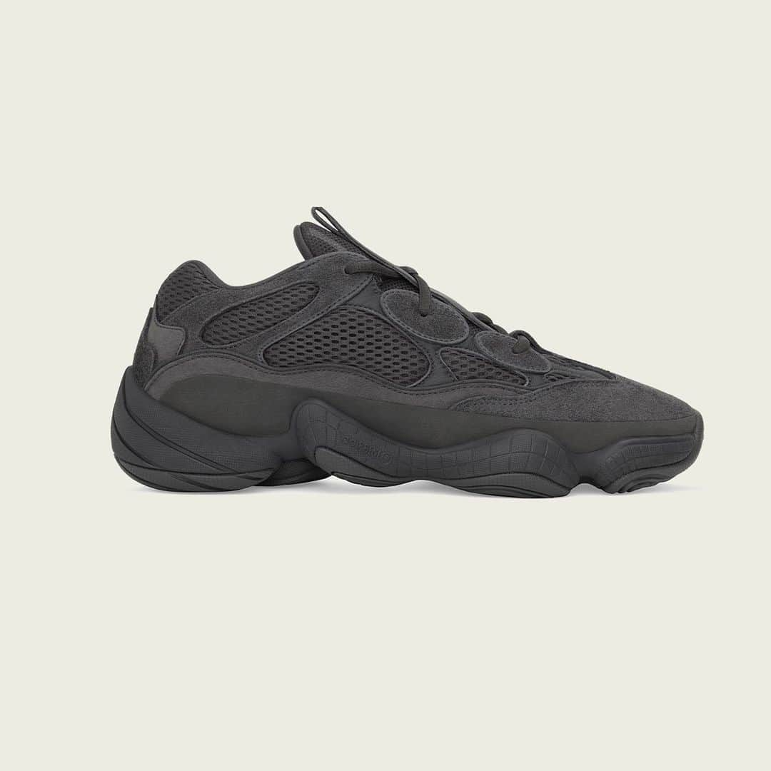 adidas Originalsさんのインスタグラム写真 - (adidas OriginalsInstagram)「YEEZY 500 UTILITY BLACK. AVAILABLE GLOBALLY NOVEMBER 30 AT ADIDAS.COM/YEEZY AND ON THE ADIDAS APP IN SELECT COUNTRIES.」11月25日 22時01分 - adidasoriginals