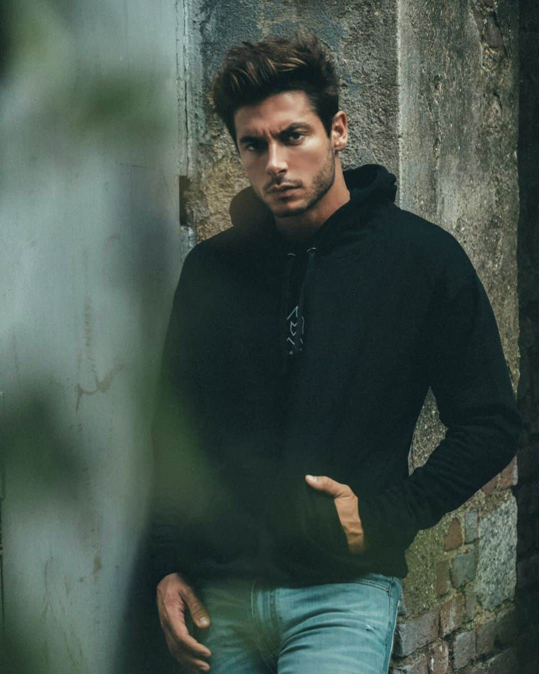 アンドレア・デンバーのインスタグラム：「I reflect on the past and look to the future with confidence 😉  Rifletto sul passato e guardo con fiducia al futuro 😉 📸 @takeoffmilano」