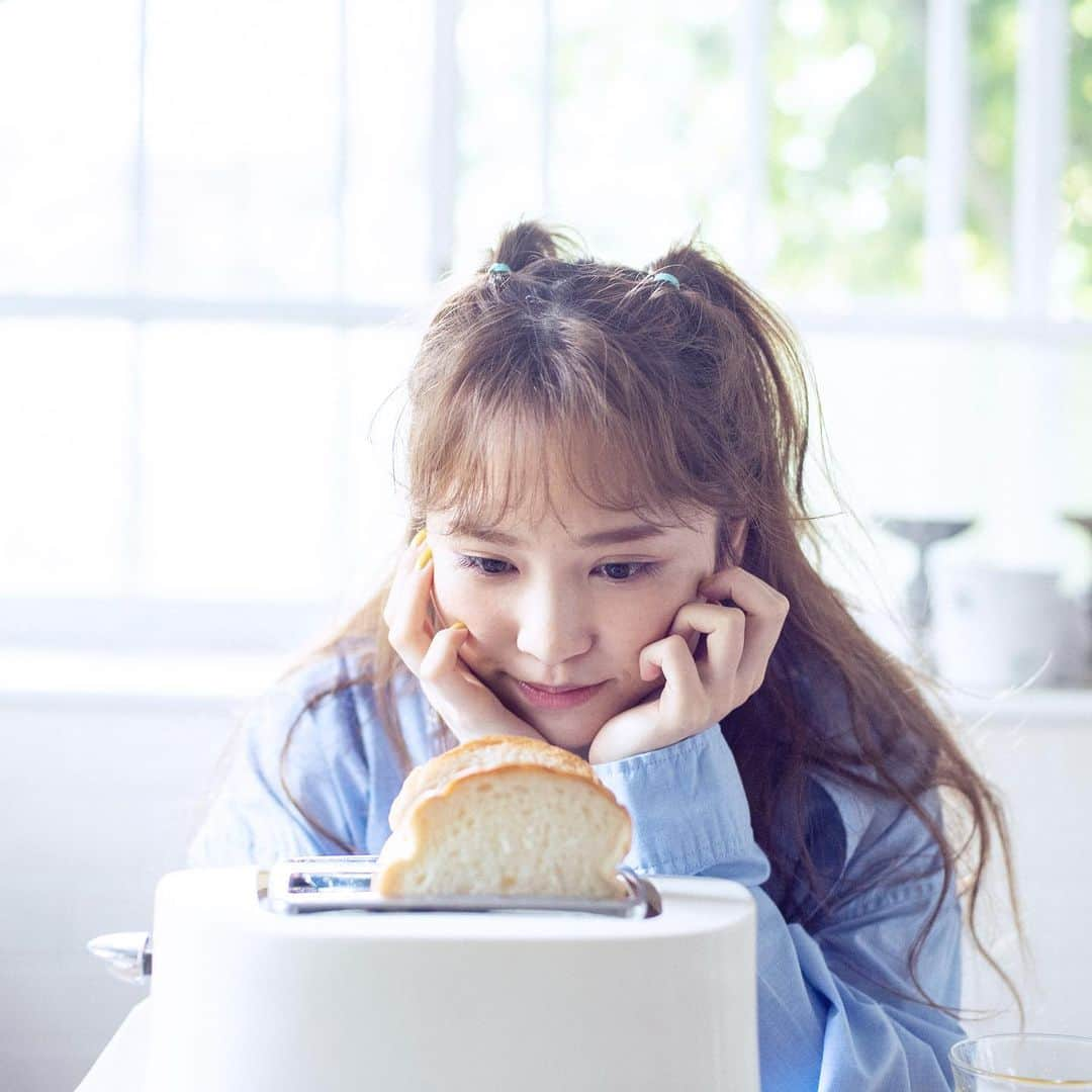 今城純さんのインスタグラム写真 - (今城純Instagram)「食パンとかとし🍞﻿ ﻿ ﻿ #加藤史帆#日向坂46#junimajo#junimajo2#今城純#irotoensoku#blueblue#forward#weakpointは少食です#junimajoonlinestore#junimajomovie#slowscent﻿ #filmphoto」11月25日 22時02分 - junimajo