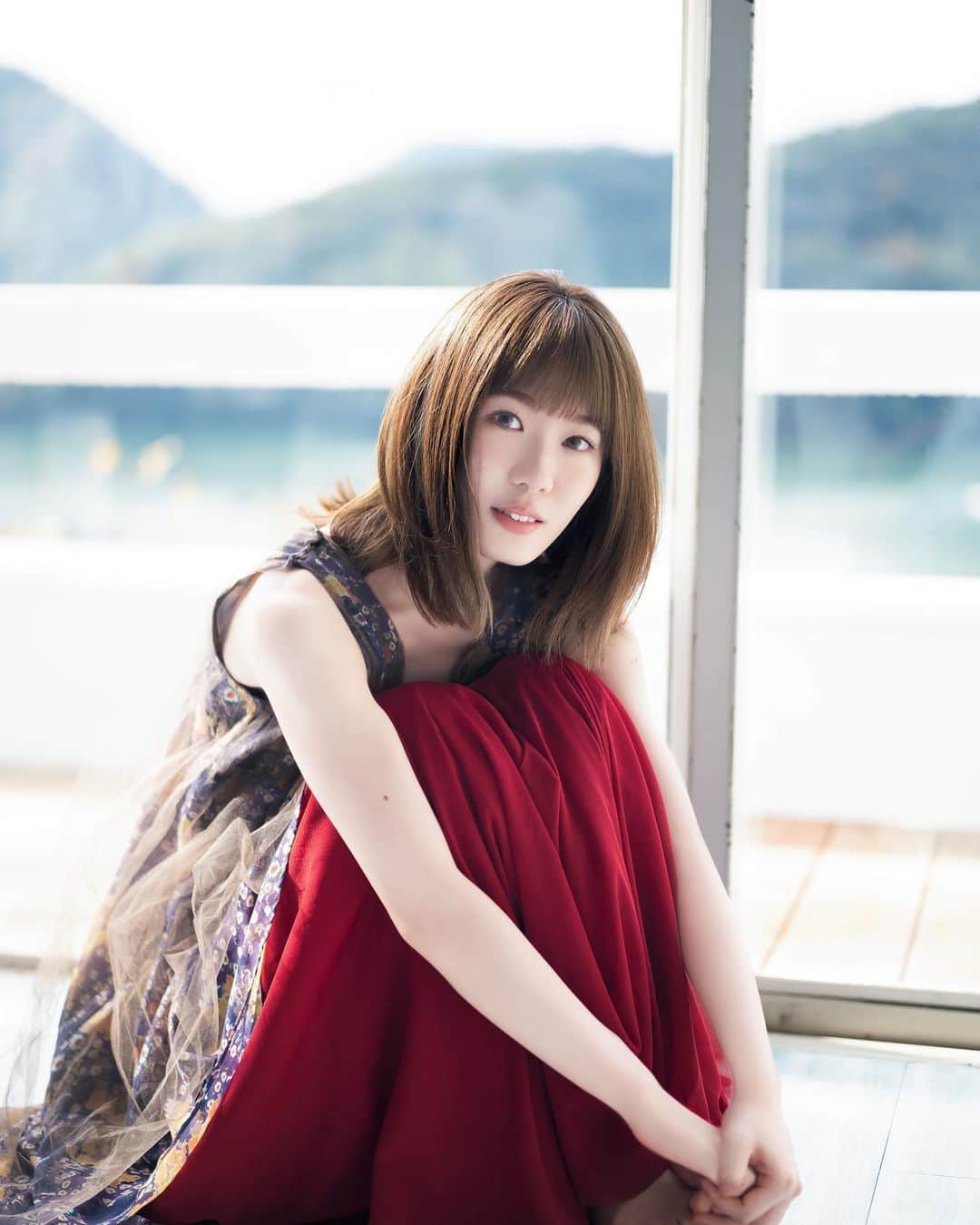 週刊少年マガジンのインスタグラム：「発売中の　#週刊少年マガジン 52号も #櫻坂46 のメンバーが登場！  表紙・巻頭グラビア １期生・ #小池美波 さん センターグラビア　１期生・ #渡辺梨加 さん 巻末グラビア　２期生・ #守屋麗奈 さん  ＜表紙・巻頭グラビア １期生・小池美波さん＞ 撮影 / 藤本和典 スタイリング / 優哉 ヘアメイク / 新山知佳 デザイン / 松本麻実 ( GROSVENOR design ) 撮影協力 / さがみ湖リゾート プレジャーフォレスト  ＜センターグラビア　１期生・渡辺梨加さん＞ 撮影 / HIROKAZU スタイリング / 川上舞乃 ヘアメイク / 新山知佳 デザイン / 坂上和也（banjo）  ＜巻末グラビア　２期生・守屋麗奈さん＞ 撮影 / HIROKAZU スタイリング / 武久真理江 ヘアメイク / 渋谷絵里奈 デザイン / 松本麻実 ( GROSVENOR design )  4号連続櫻坂46祭り 出演陣はこちら！ ＜51号 11月18日発売＞ １期生の第１弾は菅井友香さん！  ＜52号 11月25日発売＞ 表紙・巻頭グラビア １期生・小池美波さん センターグラビア　１期生・渡辺梨加さん 巻末グラビア　２期生・守屋麗奈さん   ＜1号　12月2日発売＞ 表紙・巻頭グラビア ２期生・藤吉夏鈴さん & ２期生・山﨑天さん センターグラビア　２期生・関有美子さん & ２期生・松平璃子さん 巻末グラビア　２期生・大沼晶保さん & ２期生・大園玲さん   ＜2・3合併号 12月9日発売＞ デビューシングル『Nobody’s fault』と同時発売！ 表紙・巻頭グラビア ２期生・森田ひかるさん（表題曲センター） センターグラビア　１期生・尾関梨香さん 巻末グラビア　２期生・井上梨名さん」