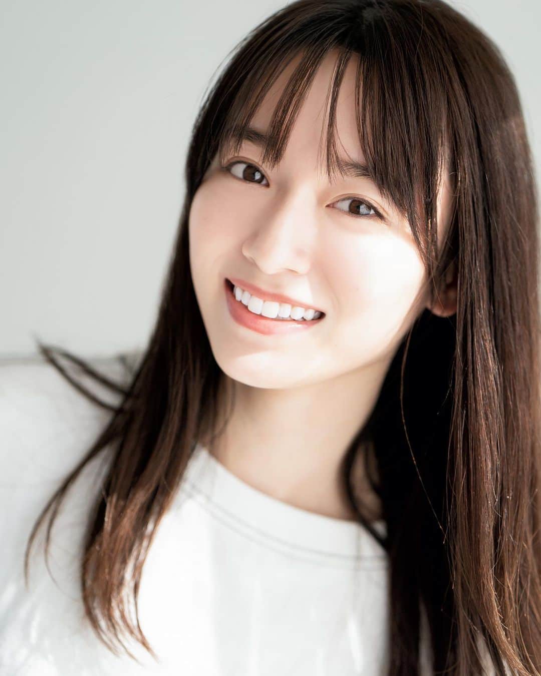 週刊少年マガジンのインスタグラム：「発売中の　#週刊少年マガジン 52号も #櫻坂46 のメンバーが登場！  表紙・巻頭グラビア １期生・ #小池美波 さん センターグラビア　１期生・ #渡辺梨加 さん 巻末グラビア　２期生・ #守屋麗奈 さん  ＜表紙・巻頭グラビア １期生・小池美波さん＞ 撮影 / 藤本和典 スタイリング / 優哉 ヘアメイク / 新山知佳 デザイン / 松本麻実 ( GROSVENOR design ) 撮影協力 / さがみ湖リゾート プレジャーフォレスト  ＜センターグラビア　１期生・渡辺梨加さん＞ 撮影 / HIROKAZU スタイリング / 川上舞乃 ヘアメイク / 新山知佳 デザイン / 坂上和也（banjo）  ＜巻末グラビア　２期生・守屋麗奈さん＞ 撮影 / HIROKAZU スタイリング / 武久真理江 ヘアメイク / 渋谷絵里奈 デザイン / 松本麻実 ( GROSVENOR design )  4号連続櫻坂46祭り 出演陣はこちら！ ＜51号 11月18日発売＞ １期生の第１弾は菅井友香さん！  ＜52号 11月25日発売＞ 表紙・巻頭グラビア １期生・小池美波さん センターグラビア　１期生・渡辺梨加さん 巻末グラビア　２期生・守屋麗奈さん   ＜1号　12月2日発売＞ 表紙・巻頭グラビア ２期生・藤吉夏鈴さん & ２期生・山﨑天さん センターグラビア　２期生・関有美子さん & ２期生・松平璃子さん 巻末グラビア　２期生・大沼晶保さん & ２期生・大園玲さん   ＜2・3合併号 12月9日発売＞ デビューシングル『Nobody’s fault』と同時発売！ 表紙・巻頭グラビア ２期生・森田ひかるさん（表題曲センター） センターグラビア　１期生・尾関梨香さん 巻末グラビア　２期生・井上梨名さん」