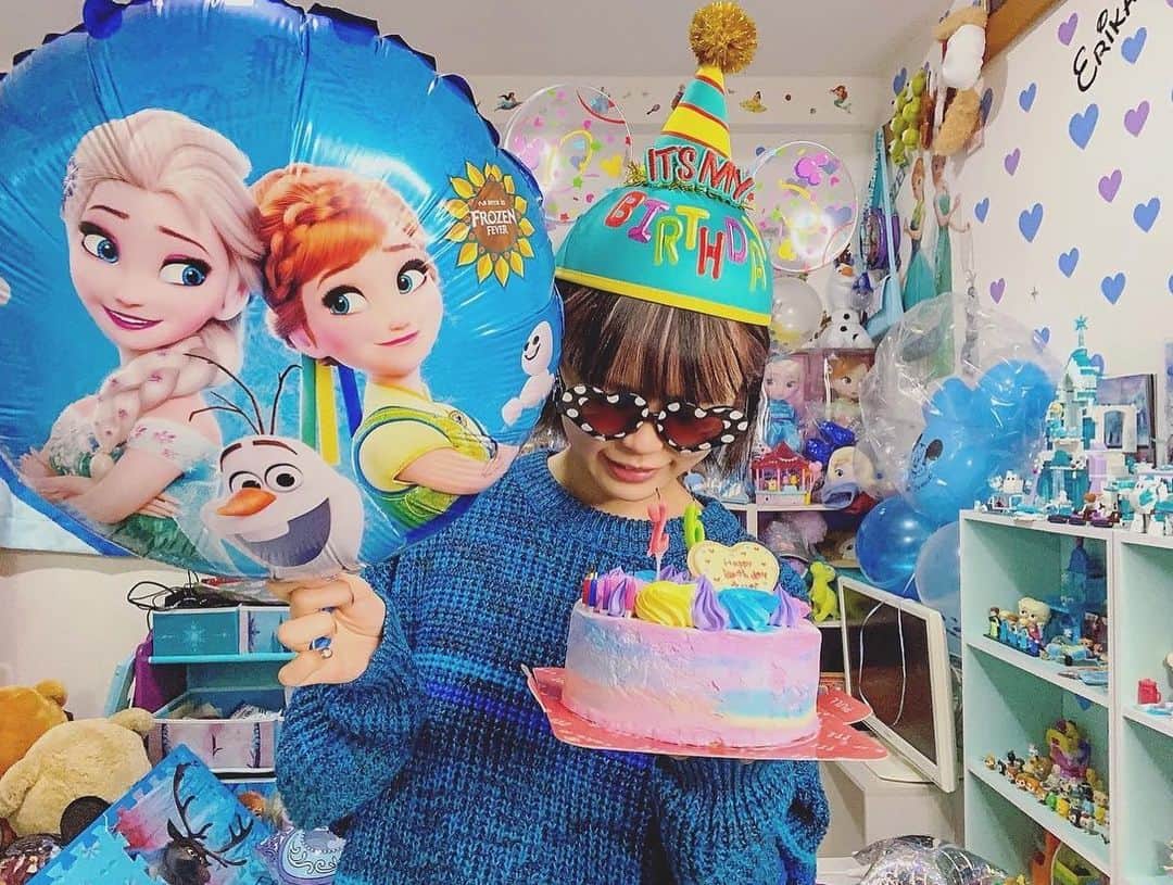 のインスタグラム：「my birthday cake🍰😎」