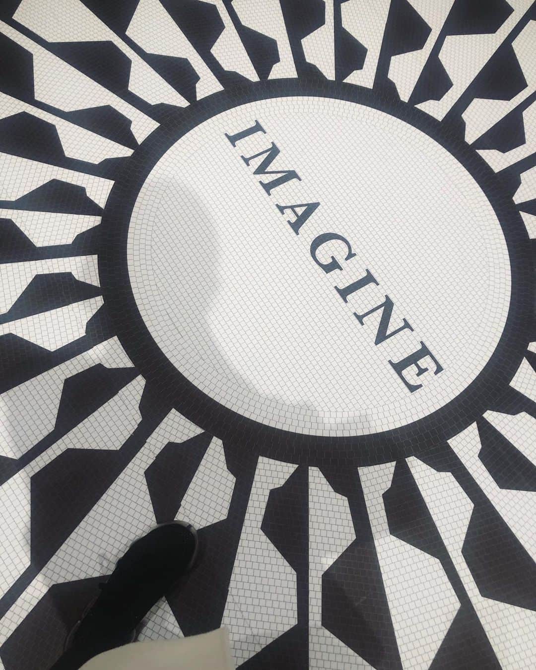 水沢アリーさんのインスタグラム写真 - (水沢アリーInstagram)「平和を想像してごらん。 Imagine peace ✌🏼  #アリー愛について思うこと  @doublefantasyjp #imaginepeacetower」11月25日 13時28分 - ally_mizusawa