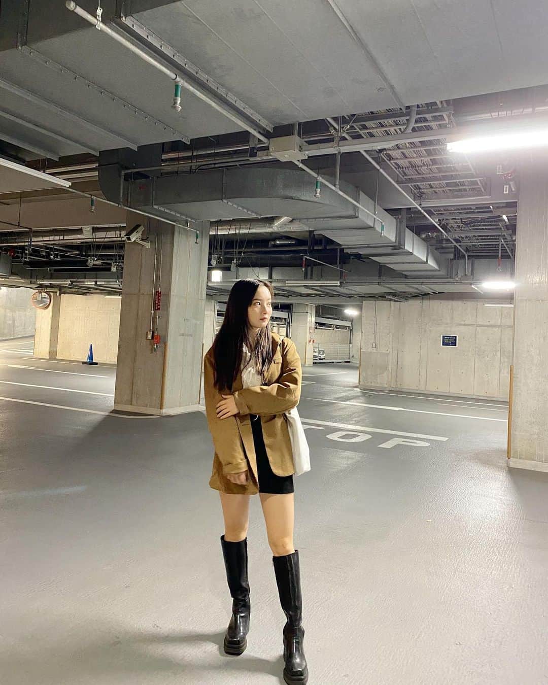 青山舞莉のインスタグラム：「jacket from @dion_unisex  ちょっと寒くなってきたね🥺 みんな風邪ひかないようにね #ミーコーデ」
