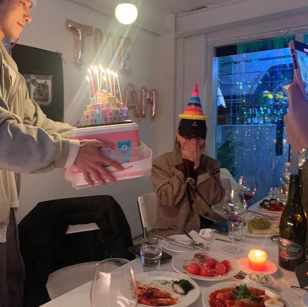 パク・ソラのインスタグラム：「더밤팔사언니생축해용🥳♥️」