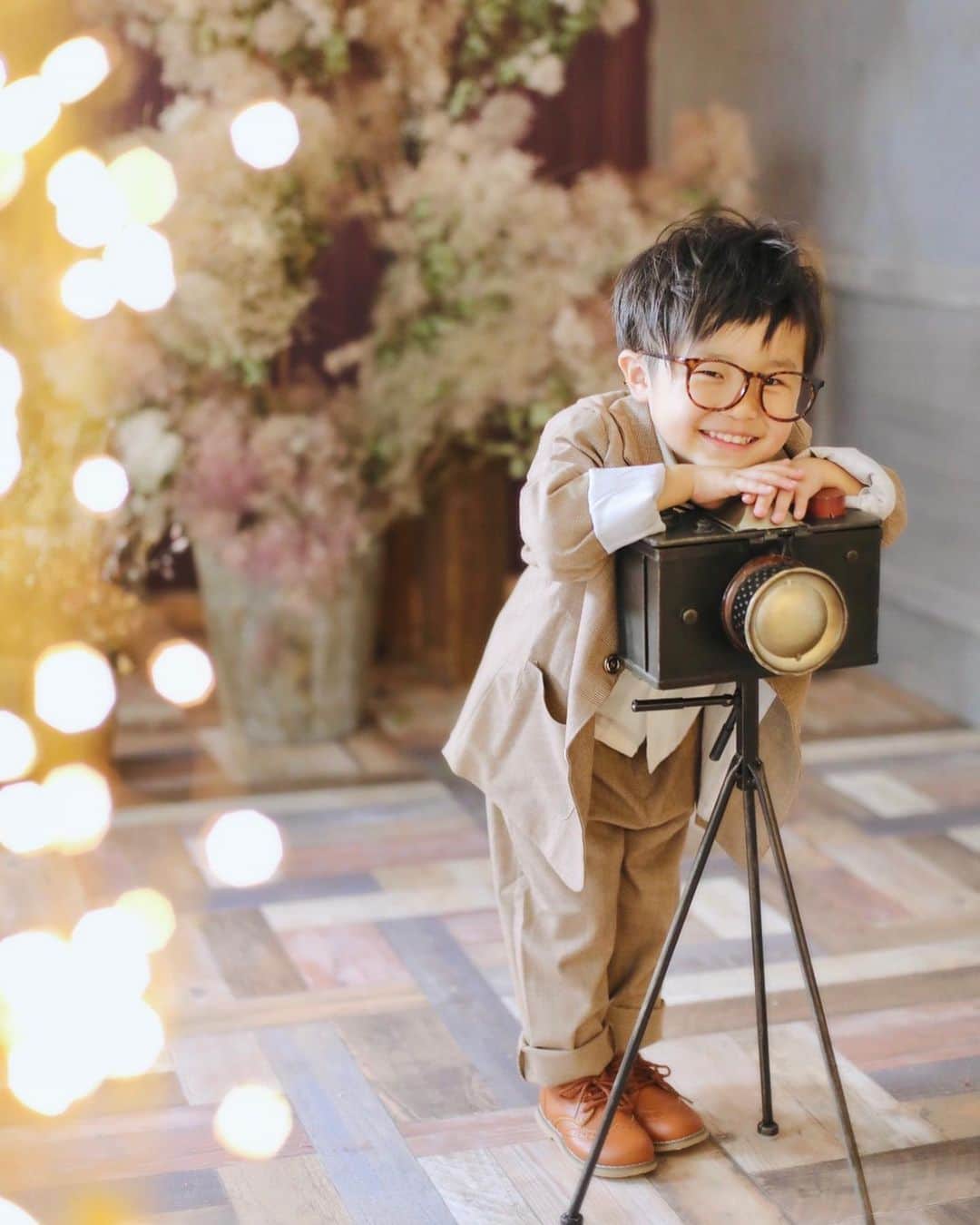 フォトスタジオノザキさんのインスタグラム写真 - (フォトスタジオノザキInstagram)「. 蝶ネクタイでオシャレコーデ✨  撮影中は様々な姿を見せてくれました😍 お子様の元気いっぱいの姿をお写真というカタチに残しませんか🎶  七五三の後撮りもまだまだ受け付けております💓 ------------------------------------------- 皆様に安心して当店をご利用いただけますよう フォトスタジオノザキでは新型コロナウィルス感染予防としまして以下の対策を実施いたします。 ・店頭に消毒液を設置 ・店内全ての設備・おもちゃ・その他定期的に殺菌消毒処理 ・スタッフ開店前検温確認 ・スタッフマスク常備　 ご案内や写真セレクト時はマスクを装着 ・スタッフ撮影ごとに手洗い・消毒・うがい実施 ・1組ずつ撮影間隔を空ける . 皆様が快適に気持ちよく思い出となる写真が残せますよう精一杯のご対応をさせて頂きます。 ------------------------------------------- . 詳細はこちら⇒（@photostudionozaki) . #フォトスタジオノザキ #photostudionozaki #宮崎 #写真館 #写真スタジオ #前撮り #スタジオ撮影 #写真スタジオ #宮崎写真館 #宮崎フォトスタジオ #七五三 #753 #七五三撮影 #七五三前撮り #着物 #洋装 #七五三ママ #七五三コーデ #成長記録 #宮崎ママ #宮崎ママと繋がりたい」11月25日 13時38分 - photostudionozaki