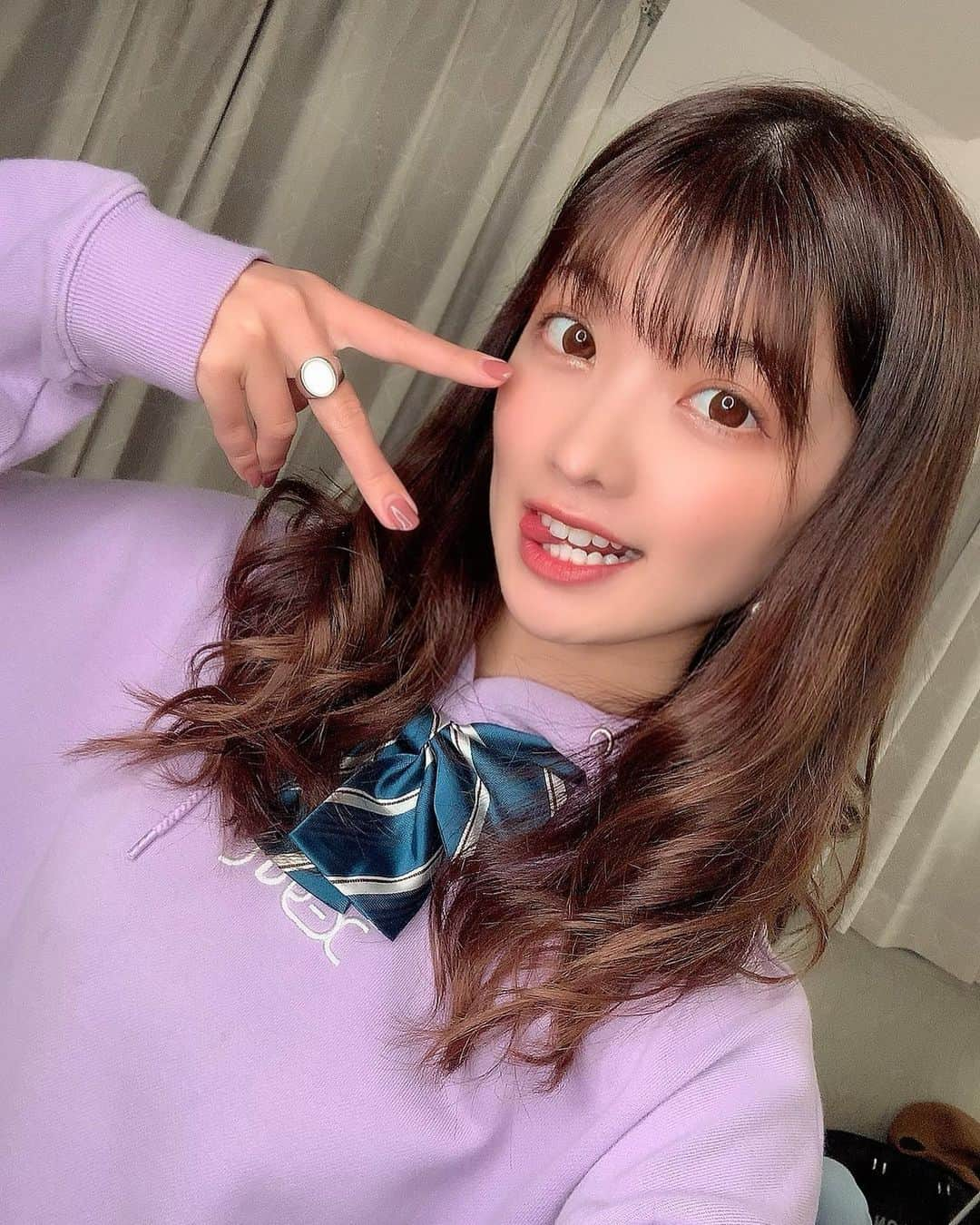 中山星香さんのインスタグラム写真 - (中山星香Instagram)「パーカーにリボン付けるだけで制服みたいになってる便利これ笑 JKしか勝たん！！」11月25日 13時45分 - seika0705n