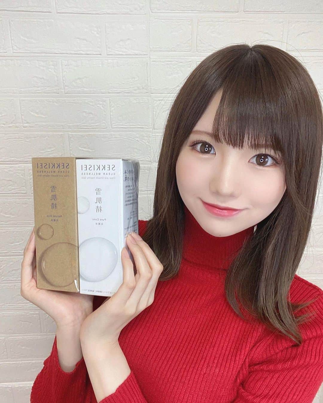 のインスタグラム：「この度、株式会社KOSE様からKOSE賞として雪肌精の詰め合わせをいただきました✨  透明感溢れる肌目指して毎日使い続けます💪 女子力向上目指して頑張らなければ😤  本当にありがとうございました🧡  #雪肌精 #sekkisei  #透明素肌 🔗https://www.kose.co.jp/sekkisei/」