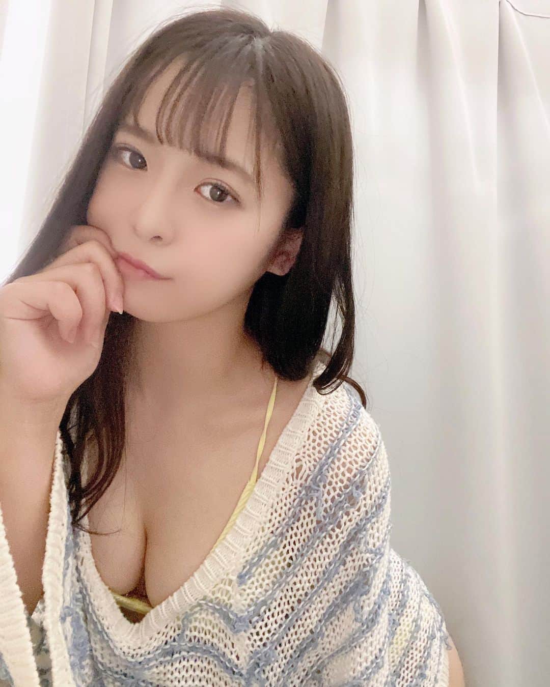 松田つかさのインスタグラム：「﻿.  12/12（土）事務所主催撮影会🌟 団体3部［13:50〜14:50］のみ、 残り1名様だけ入れます！衣装はランジェリー！ 今年最後の撮影会にして初ランジェリー、 次いつできるかわからないので目に焼き付けに 来てくれると嬉しいなあ…  ご予約はTwitterかInstagramストーリーからどうぞ！ https://t.co/Y2LBpvsdtm  ﻿❤︎＿＿＿＿＿＿＿＿＿＿  ▼イベント 12/5　東京Lily session撮影会 12/12　事務所主催 個人・団体撮影会［団体1枠のみ空］ 12/26　レオーネ年末オフ会 🗓2021年 1/10 18:00〜　2nd DVD発売記念イベント@秋葉原書泉ブックタワー  ▼DVD 『Sweet Temptation -甘い誘惑-』発売中 🆕『禁断の約束』12月18日発売  ▼カレンダー 2021年版カレンダー 予約受付中  ▼その他 VR『apartment Days!（act1.act2）』発売中 デジタルDVD写真集『競これ』発売中 『ラブポップグラビア』掲載中  ＿＿＿＿＿＿＿＿＿＿❤︎  ﻿#グラビア #インスタグラビア #エロ #自拍 #性感 #萌 #偶像 #扎心了 #selfie #me #sexyhot #japanesegirl #animegirl #model #pinupgirl #cosplay #sexy #instagravure #셀카 #셀피 #셀카그램 #셀피그램 #얼스타그램 #메이크업 #오늘의훈녀 #셀커샷 #셀카놀이 #좋아요 #사진 #เซ็กซี่」