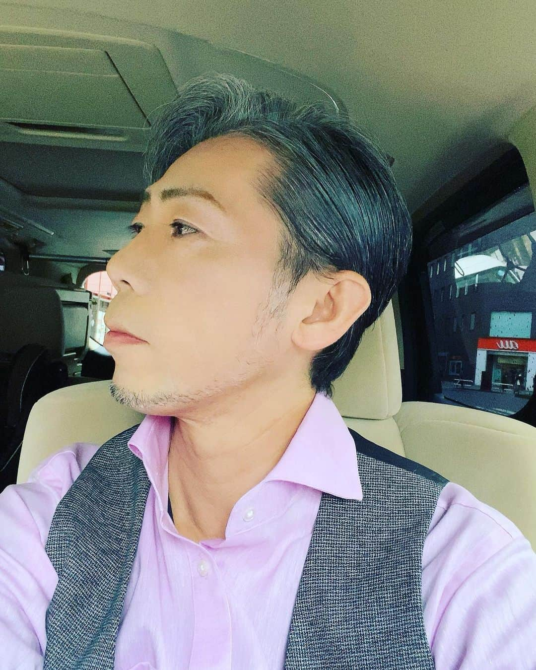 火口秀幸さんのインスタグラム写真 - (火口秀幸Instagram)「さて、吉本本社　へ #11/27 (金)~の #吉本坂46  #定期公演 #HideboHプロデュース公演 まで　あと、#二日 ッ  稽古の様子　動画をチェック🎶 youtu.be/UB-53xdkhfE  公演詳細・チケット購入は以下にアクセスください❗️ yoshimotozaka46.com/news/?id=229  皆々様ぁぁぁ お待ち致しております🤩🤩」11月25日 14時12分 - hideboyhideboh