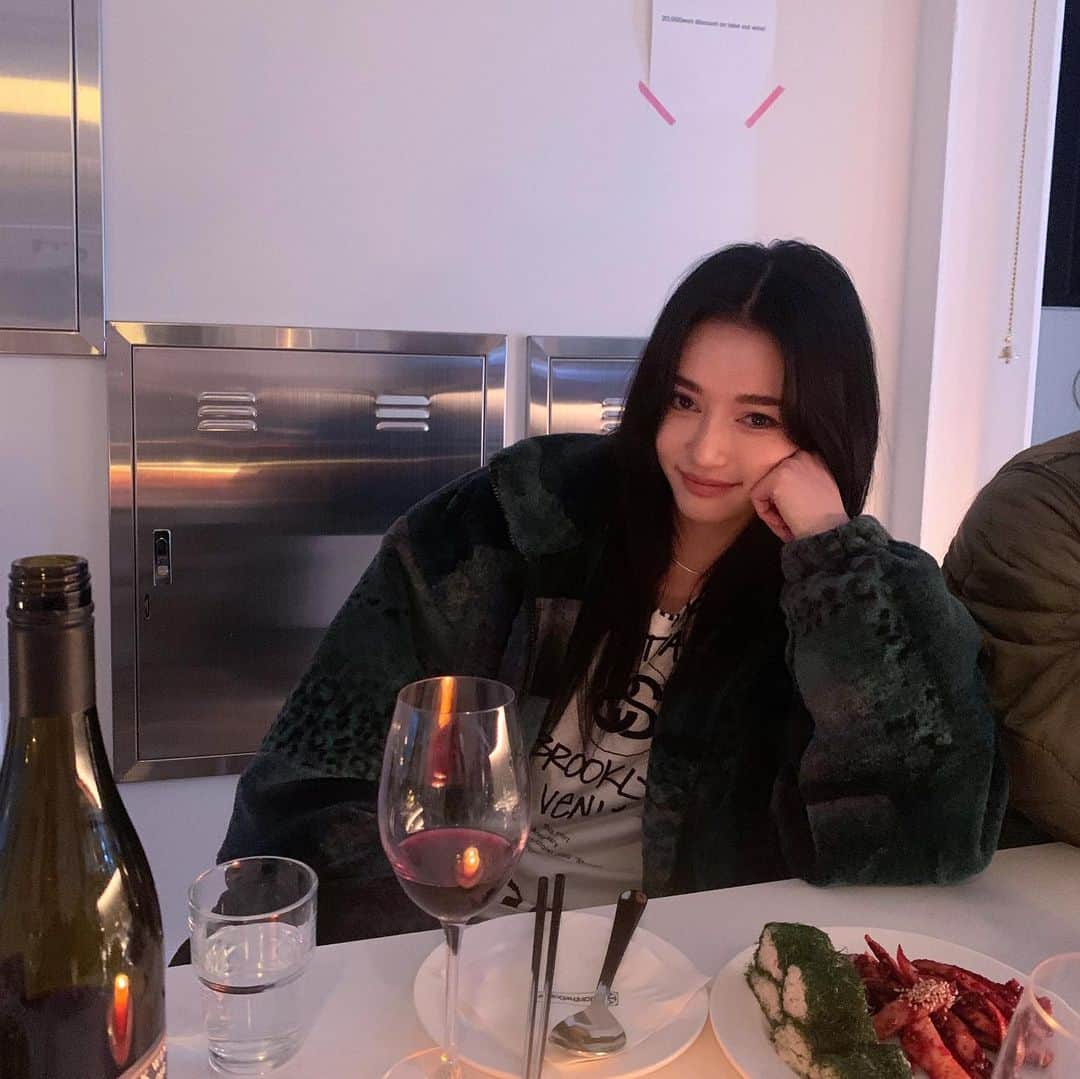 パク・ソラのインスタグラム：「심하게해삐해삐🥳💙」