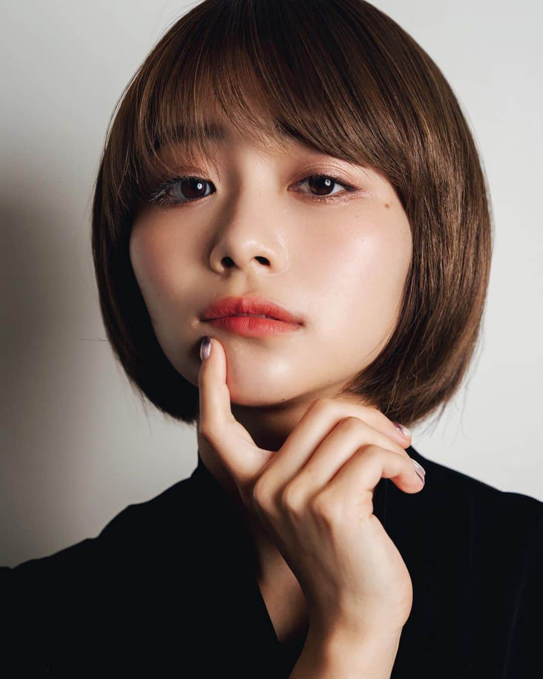 masayuki nittaのインスタグラム：「.﻿ 🐠🥚メイク﻿ ﻿ ﻿ 最近ハマりにハマっている﻿ M.A.Cのアイシャドウ﻿ ﻿ ダズルシャドウ スローファストスロー﻿ ﻿ ﻿ アイホール全体と﻿ 涙袋にも塗ると﻿ 最高に可愛いです﻿ ﻿ ﻿ この日はリップもM.A.Cで﻿ パウダーキスの﻿ マルイットオーバーを全体に塗って﻿ ステイキュリアスを唇の中心に指でおいて﻿ ほんのりマットなグラデーション﻿ ﻿ ﻿ ブルベさんでもイエベさんでも﻿ 似合うメイクだと思います💄」