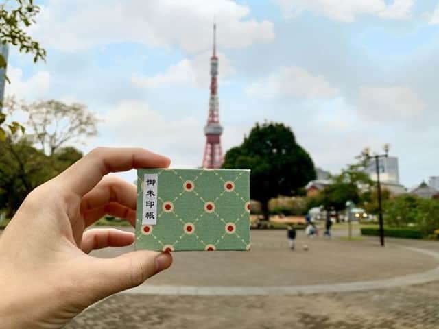 Travel.jp / トラベルjpさんのインスタグラム写真 - (Travel.jp / トラベルjpInstagram)「✈【東京へ妄想旅行✨】ミニ御朱印帳が大人気！東京タワーの下のオアシス「宝珠院」⁠ .⁠ 「ミニ御朱印帳」がひそかなブームになっていることを知っていますか？⁠ 宝珠院はミニ御朱印がいただけることで人気✨その他にも東京タワーが見えたりとまさに都会のオアシス！⁠ ⁠ #行きたいところリスト⁠ 次の旅行で行きたくなる場所をピックアップ☺⁠ 安心して旅行に行ける日常に早く戻りますように。⁠ .⁠ 【写真/おしみ ゆかり】⁠ .⁠ 詳しい情報は【LINEトラベルjp ミニ御朱印帳 宝珠院】で検索❤️⁠ .⁠ #旅行 #旅行好き #旅行好きな人と繋がりたい #トラベラー #女子旅 #女子旅行 #国内旅行 #海外旅行 #インスタ映え #トラベル #トリップ #絶景 #カメラ女子 #カメラ男子 #ダレカニミセタイケシキ #LINEトラベルjp #妄想旅行 #東京旅行 #宝珠院 #ミニ御朱印帳」11月25日 15時01分 - travel.jp
