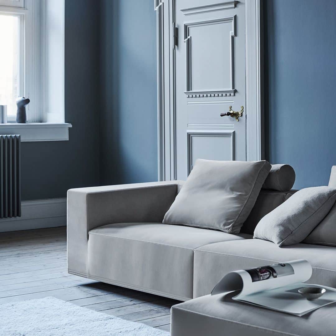 のインスタグラム：「⁠With its consistent simplicity, Baseline glides effortlessly into any interior.⁠ •⁠ •⁠ •⁠ #eilersen #baseline #eilersenfurniture #myeilersen #interiordesign #homedecor #sofa #danishdesign #inredning #finahem #interiorlovers #interiordesign #modernliving #minimalism #nordiskehjem #nordicinspiration #nordicliving #craftsmanship #luxurylifestyle #boligindretning #designinterior #livingroominspo #boliginspiration #softminimalism #hemindredning #schönerwohnen #nordicminimalism」