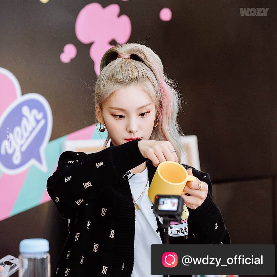 JYPエンターテインメントのインスタグラム：「@wdzy_official   We're betting that ITZY's idea will be right up your street! 🤗 Wondering what they made? ⠀ November 26th, 3PM (KST) ⠀ Check out LINE FRIENDS YouTube channel! #Comingsoon #Staytuned > Link in bio ⠀ #ITZY #MIDZY #WDZY #HATT #LYA #TUK #CHUNGEE #CABBIT #LINEFRIENDS ⠀ ITZY의 취향이 쏙쏙 !🤗 어떤 귀여운 아이디어가 나왔을지 궁금하지 않아? 💕 ⠀ 바로 내일, 시즌2 4화에서 확인해보세요! > 프로필 링크를 확인하세요 ⠀ #ITZY #MIDZY#WDZY #햇 #랴 #툭 #청이 #캐빗 #있지 #믿지 #윗지 #라인프렌즈 #LINEFRIENDS」