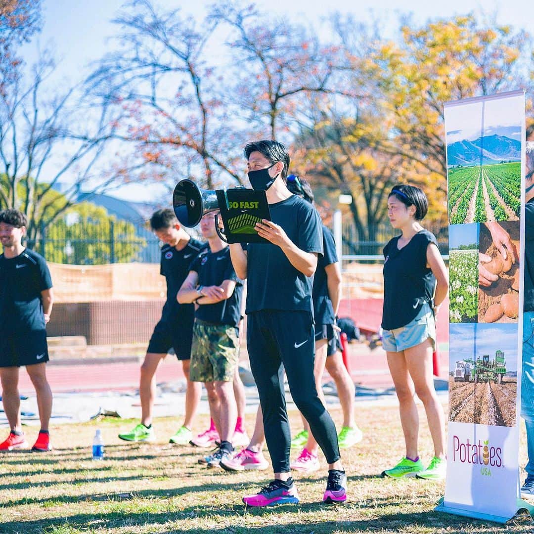 百瀬俊介のインスタグラム：「@pacertrackclub & @potatopower10  コラボイベントでの1コマ！ ポテトアンバサダーとしてポテトクイズの進行をさせてもらいました！ 予想以上に皆さんのポテトに対する知識が高かった笑 カメラマンのMくん！ 仕事してる風の自分の姿をカメラに収めてくれてありがとう🙌😂🙌😂🙌😂 #ポテトパワー #ptc #ランニング #コラボイベント #ポテトアンバサダー #nike」