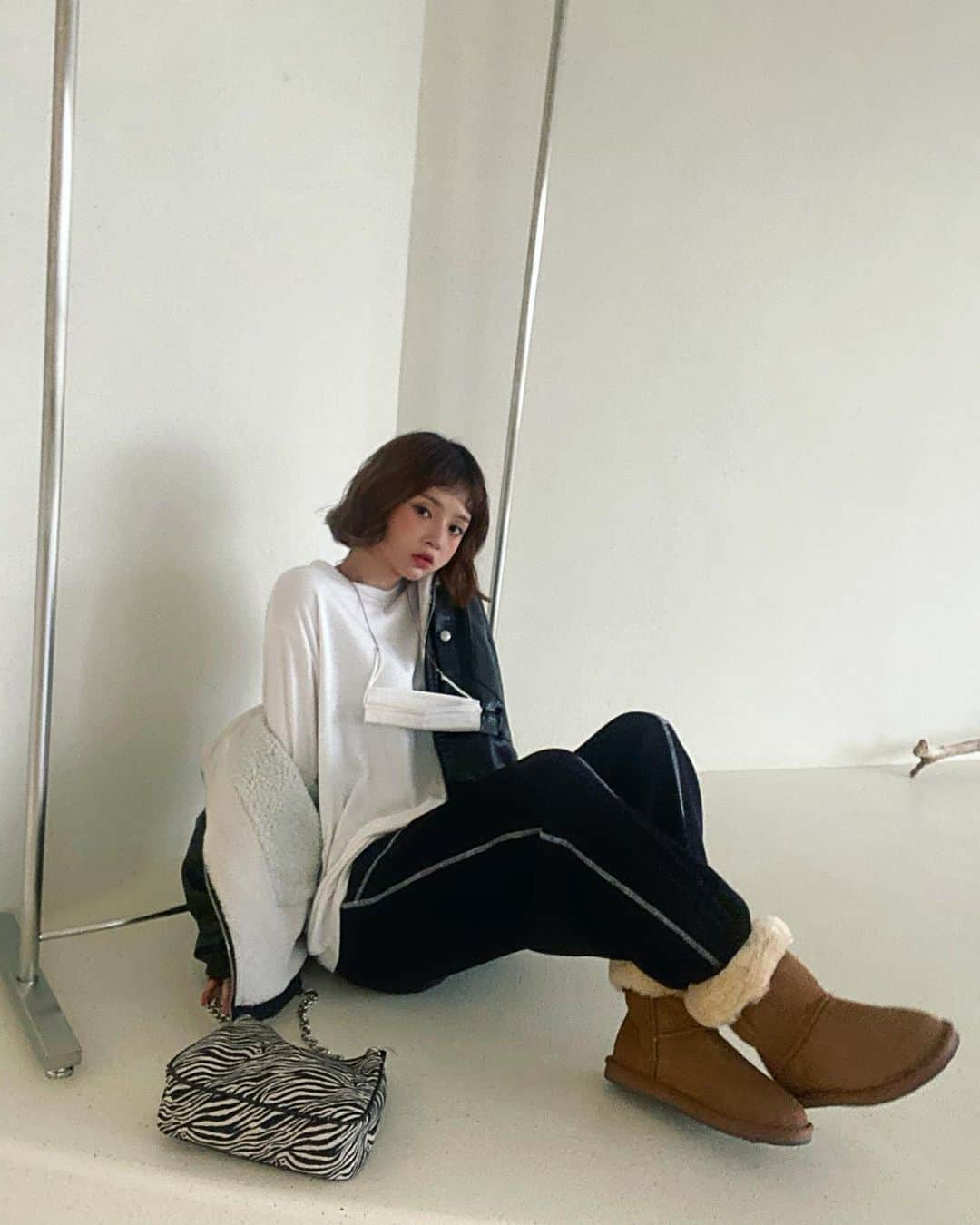 Yoonbitnaさんのインスタグラム写真 - (YoonbitnaInstagram)「몽롱해ㅠㅠ #빛나 #dailylook」11月25日 15時11分 - bitnnaya