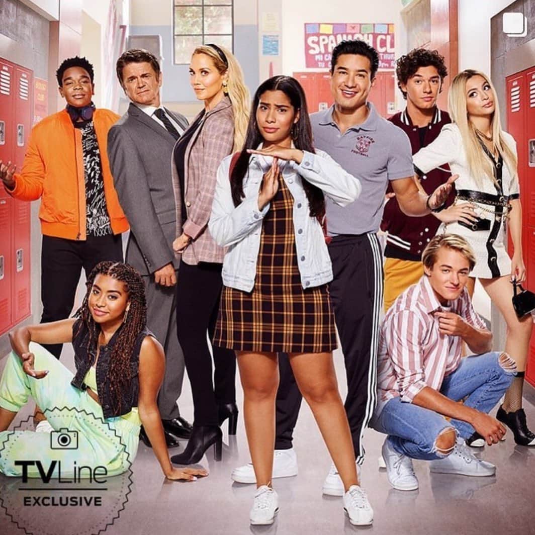 エリザベス・バークレーのインスタグラム：「I cannot wait for you all to fall in love with this new amazing cast today when you get to binge all 10 episodes. They are each so unique and talented and I feel like I’ve been holding in a secret for so many months. Bursting with so much joy for you all to get to witness their magic yourself. #new #friends @josietotah @belmontcameli @alyciadelsol @haskiri @peacocktv @michaelhigginsphoto @mitchellhoog @dexterdarden ✨✨✨🌈🌈🌈cc:@traceywigfield @francobario 🙏🏼」